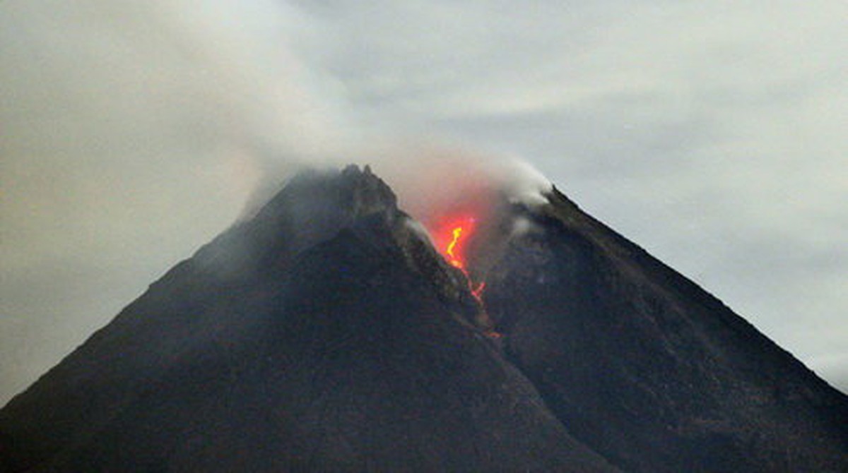 Núi lửa Merapi lại phun - Tuổi Trẻ Online