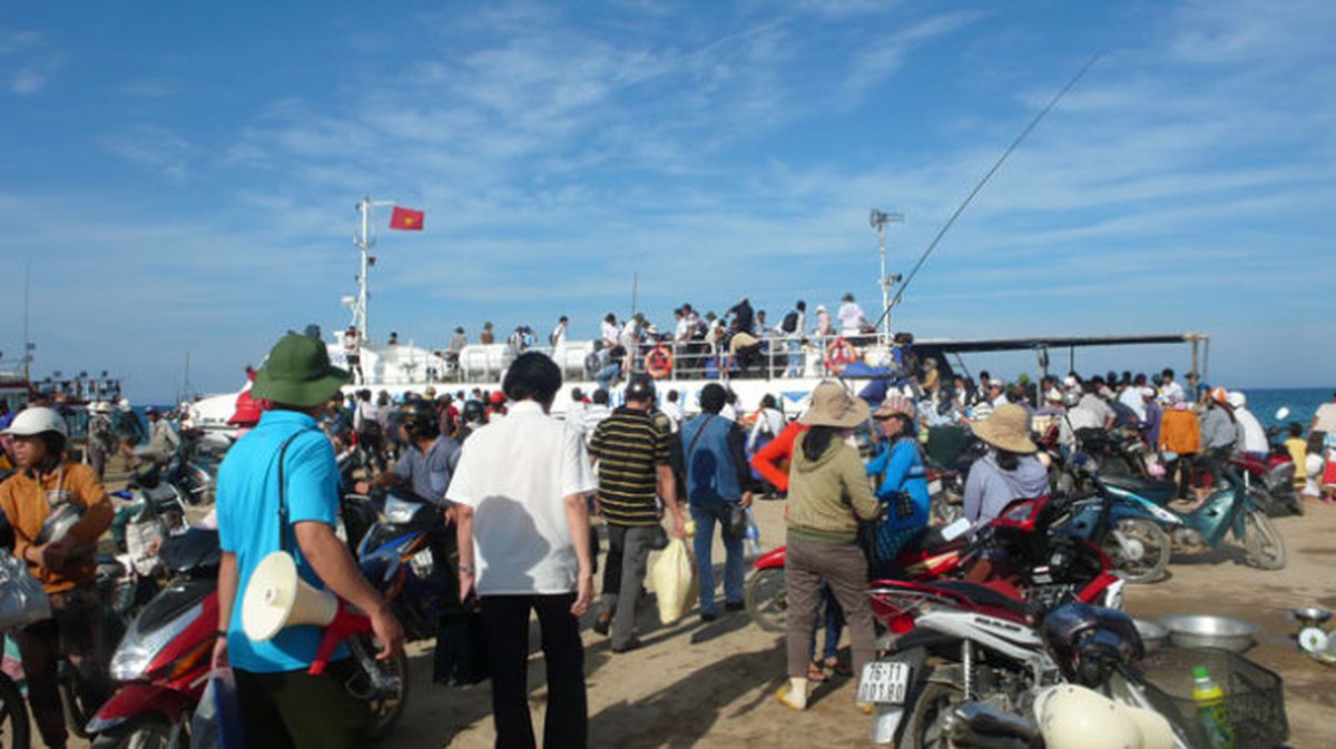 1.000 du khách tham quan nhà trưng bày Hoàng Sa