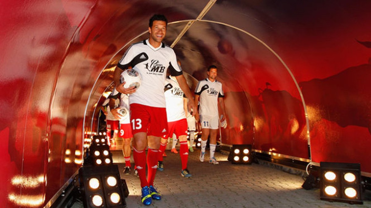 Michael Ballack lập hat-trick trong ngày chia tay - Tuổi Trẻ Online