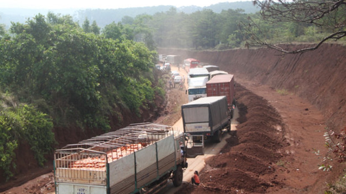 Quốc lộ 14: khổ với kẹt xe