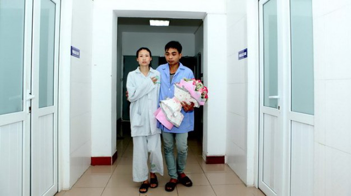 Cô dâu cưới trước giờ mổ đã lên bàn mổ