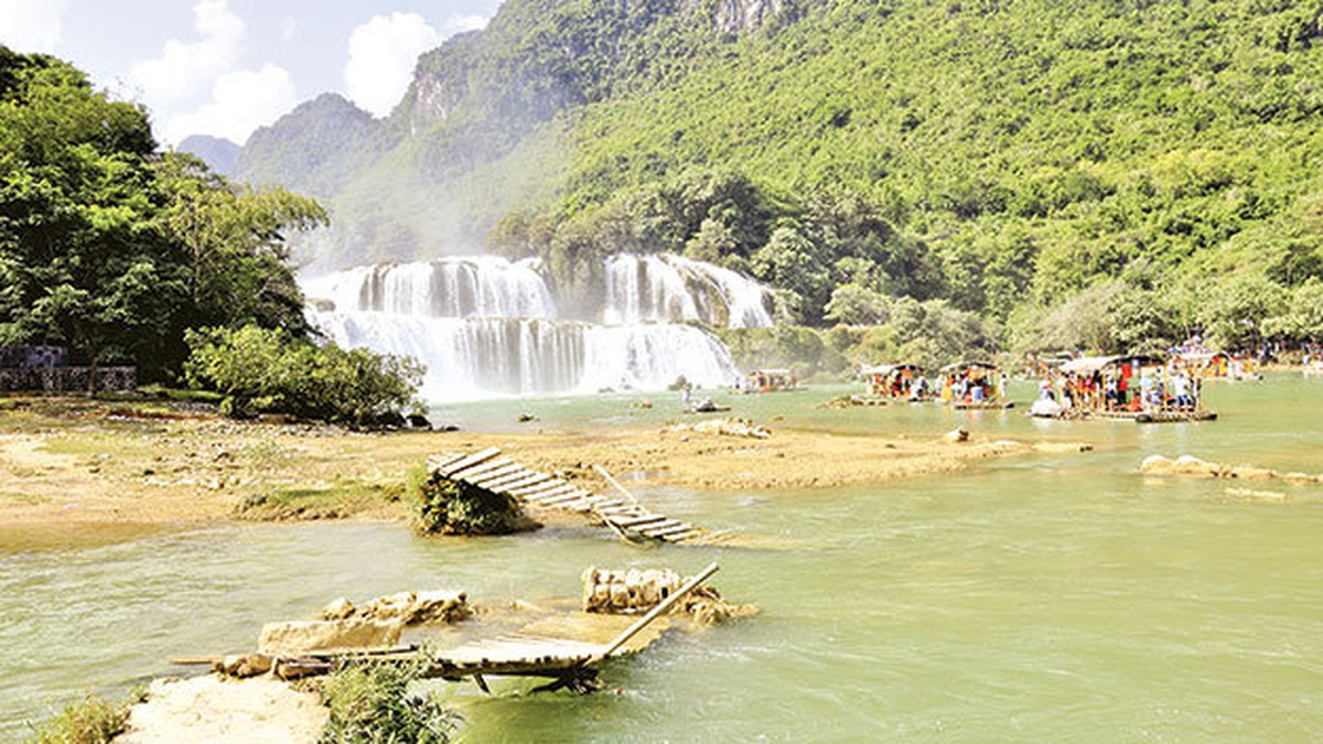 ​Buồn vui du lịch vùng biên ải