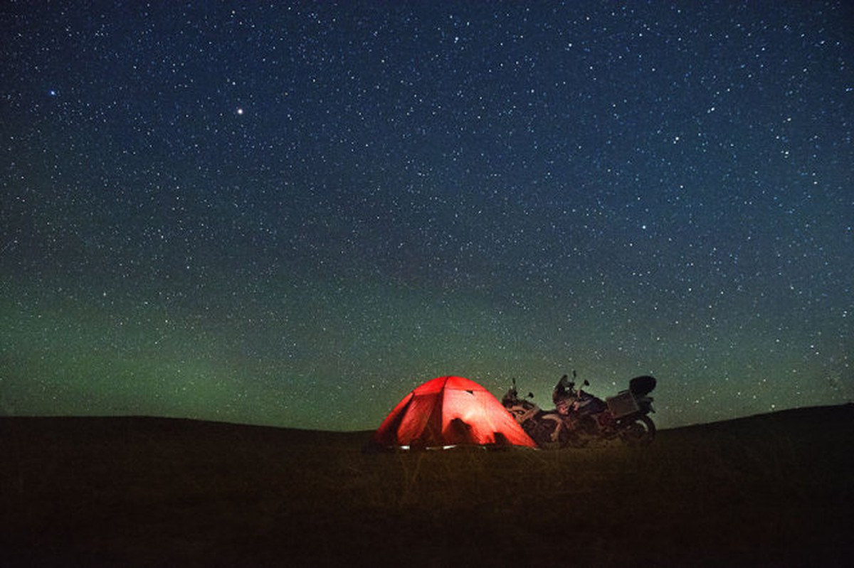 Nghỉ việc, đi mô tô qua 16 nước chụp ảnh