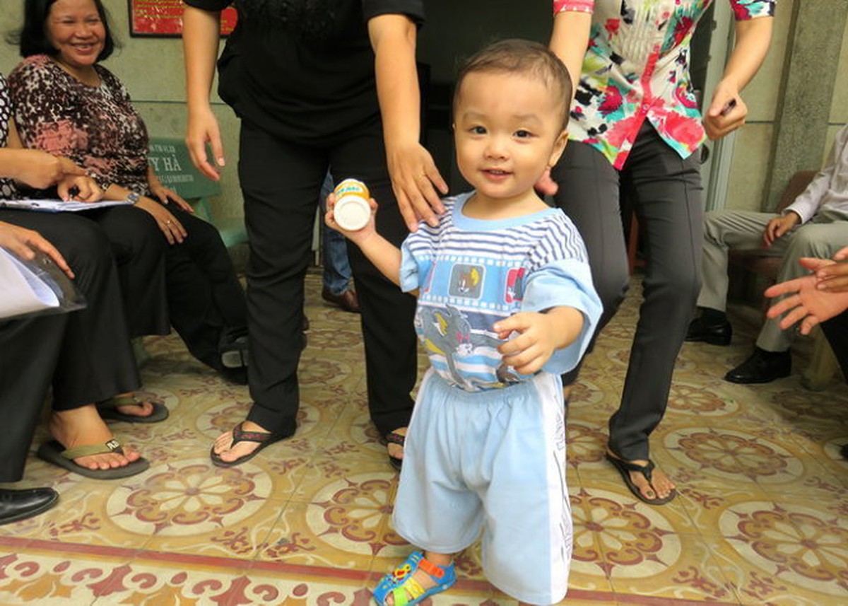 Thăm dò: Giải quyết bé trai bị bỏ rơi theo lý hay tình?