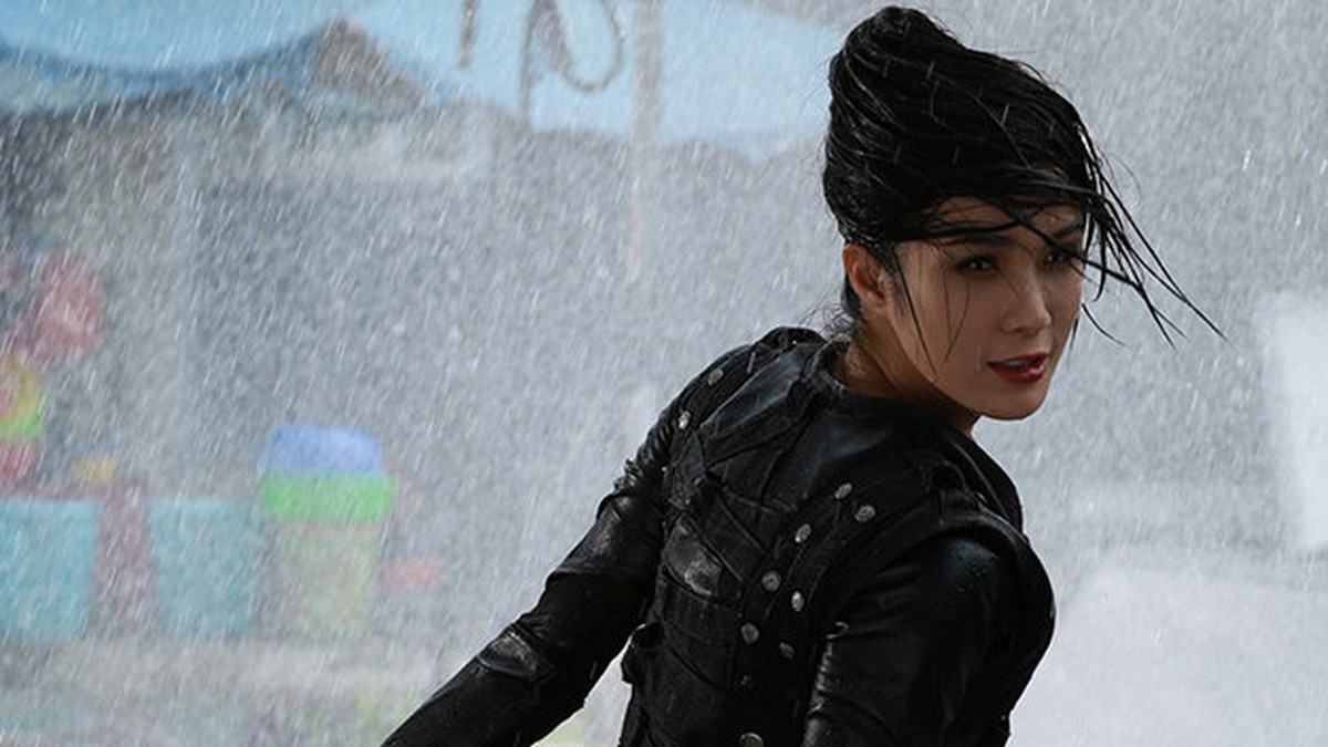 ​Siêu nhân X bị phát tán trong ngày ra mắt