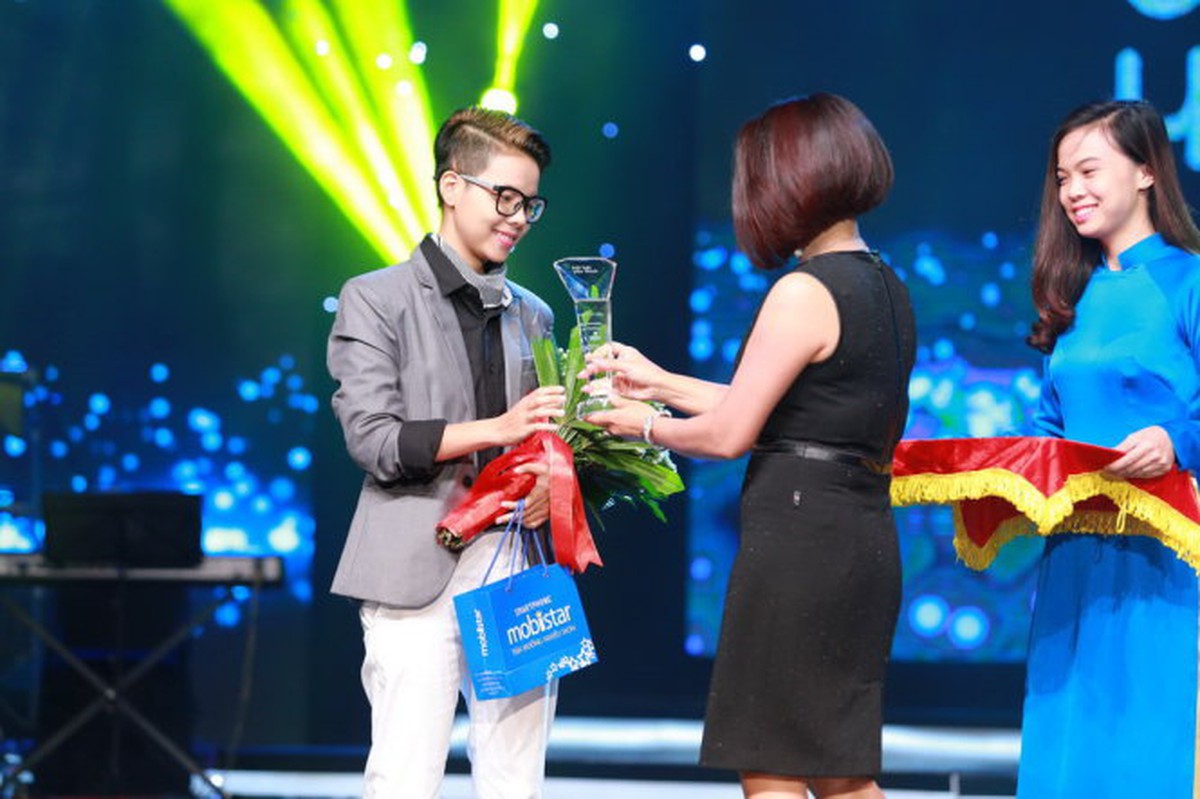 Anh và anh nhận giải "Bài hát yêu thích tháng 2"