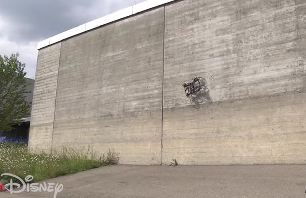 ​Robot đi trên tường không cần chân dính