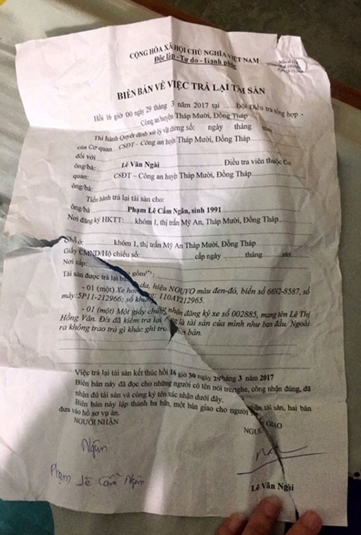 Xử lý nghiêm công an xé biên bản làm việc quăng ra cửa