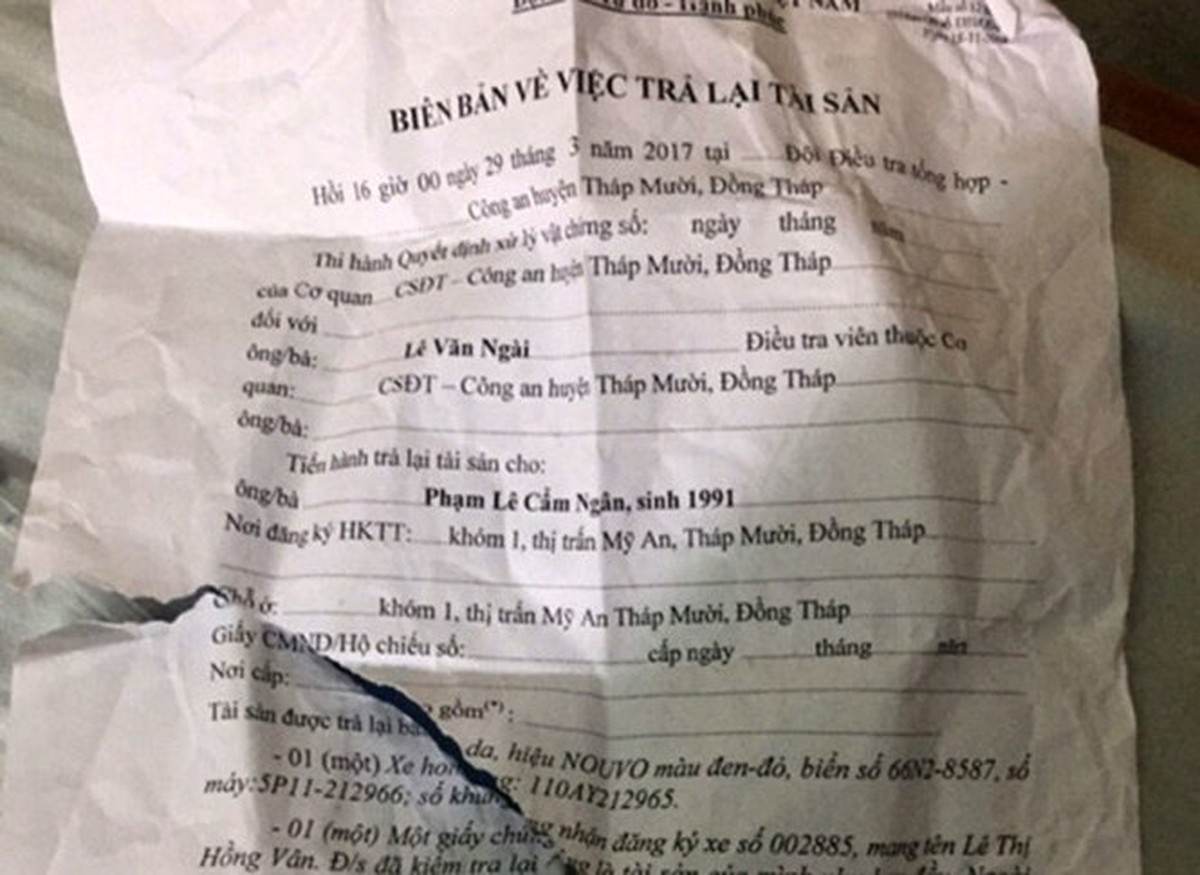 Công an xé biên bản làm việc vì… bực