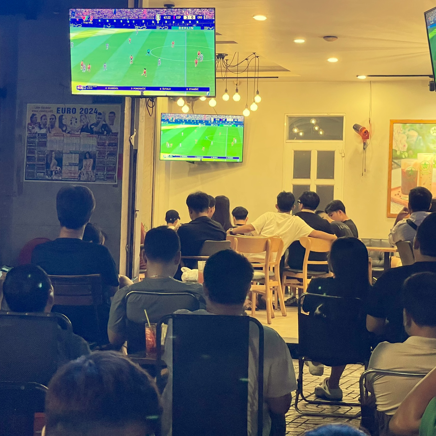 Nhiều người ăn ngủ, khóc cười cùng mùa Euro 2024