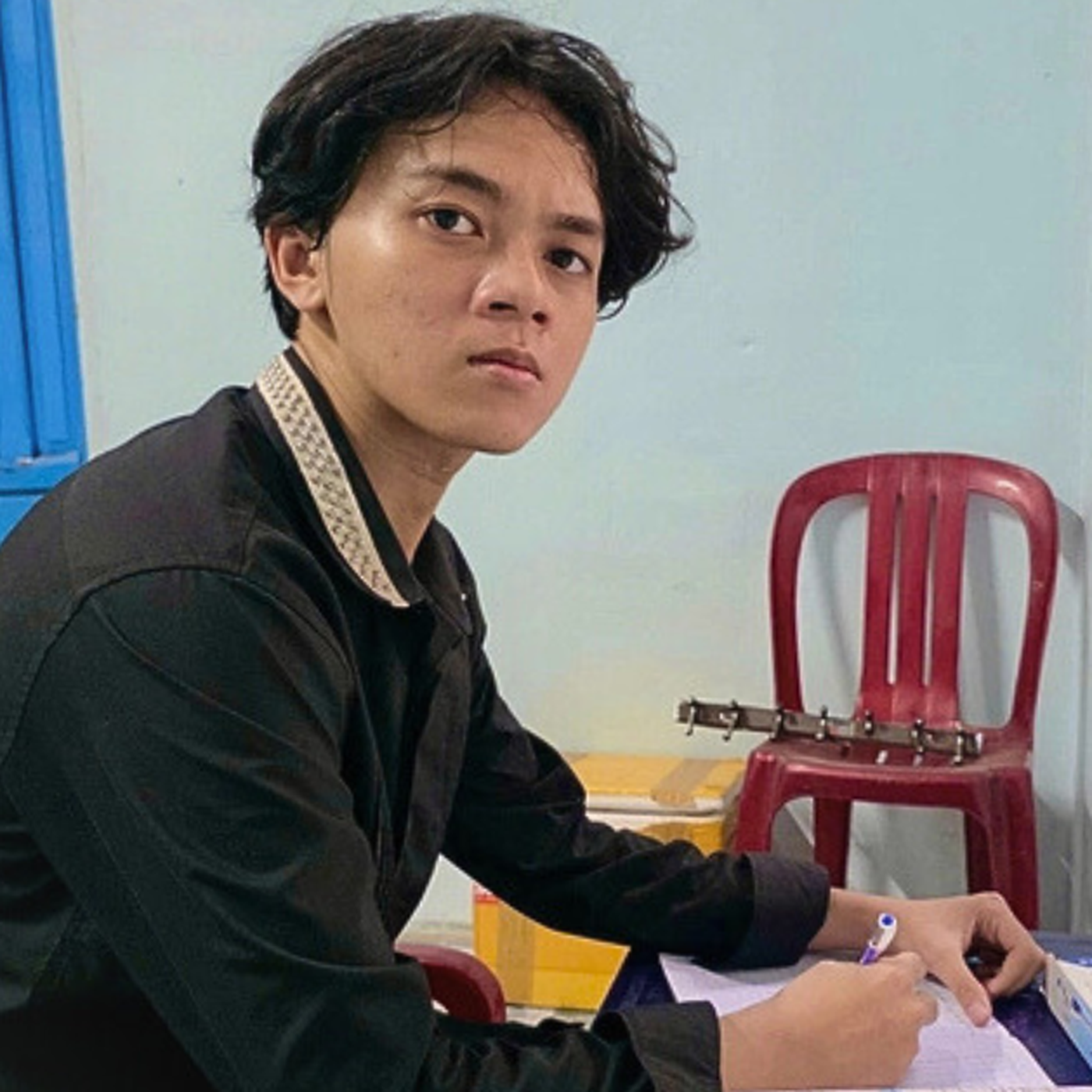 Nam sinh phụ quán ăn, vào đại học trong tiếng la ó hằng ngày của người mẹ bệnh tâm thần