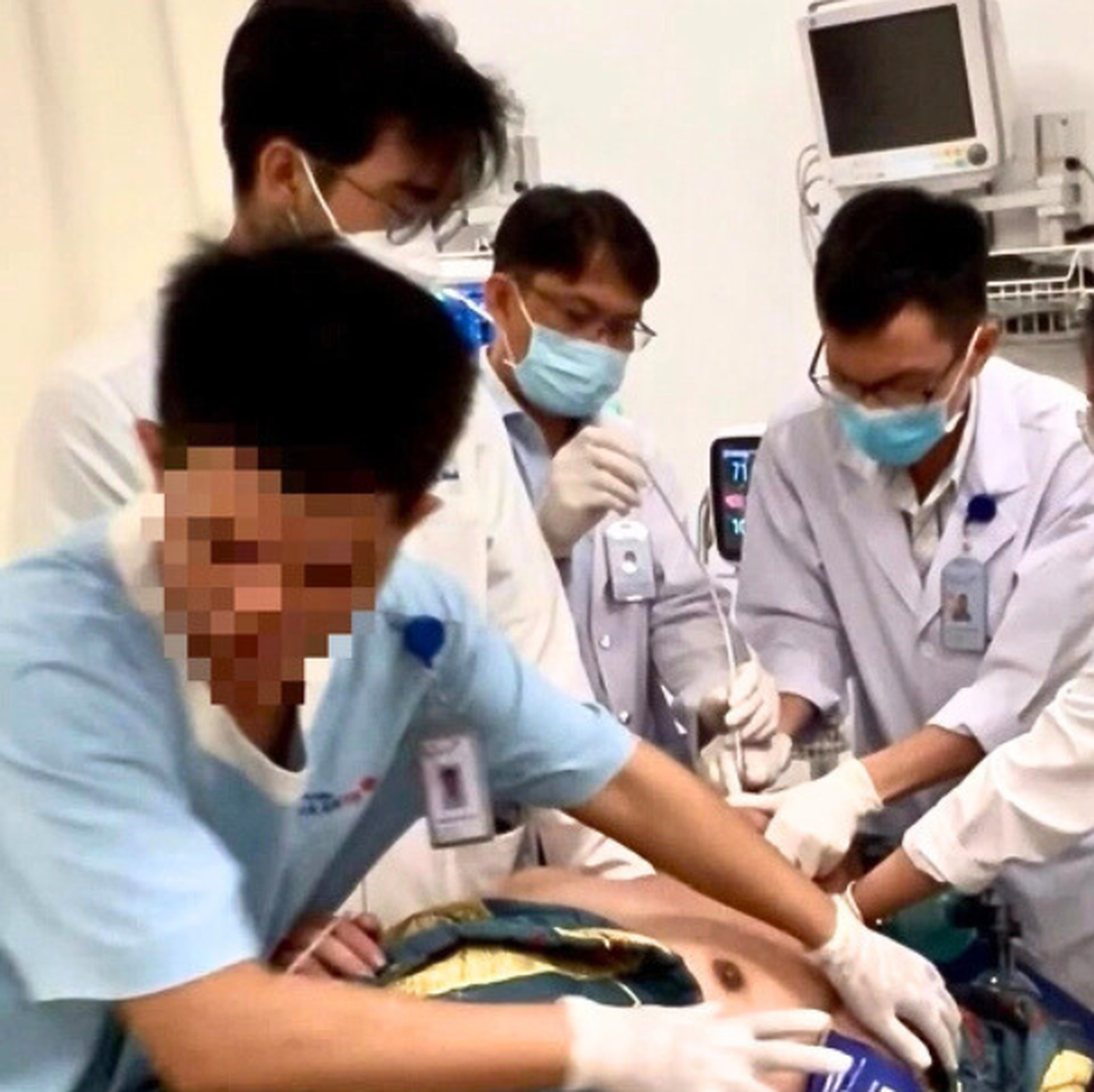 Có nên vắt chanh vào miệng người bệnh để cầu may tỉnh lại?