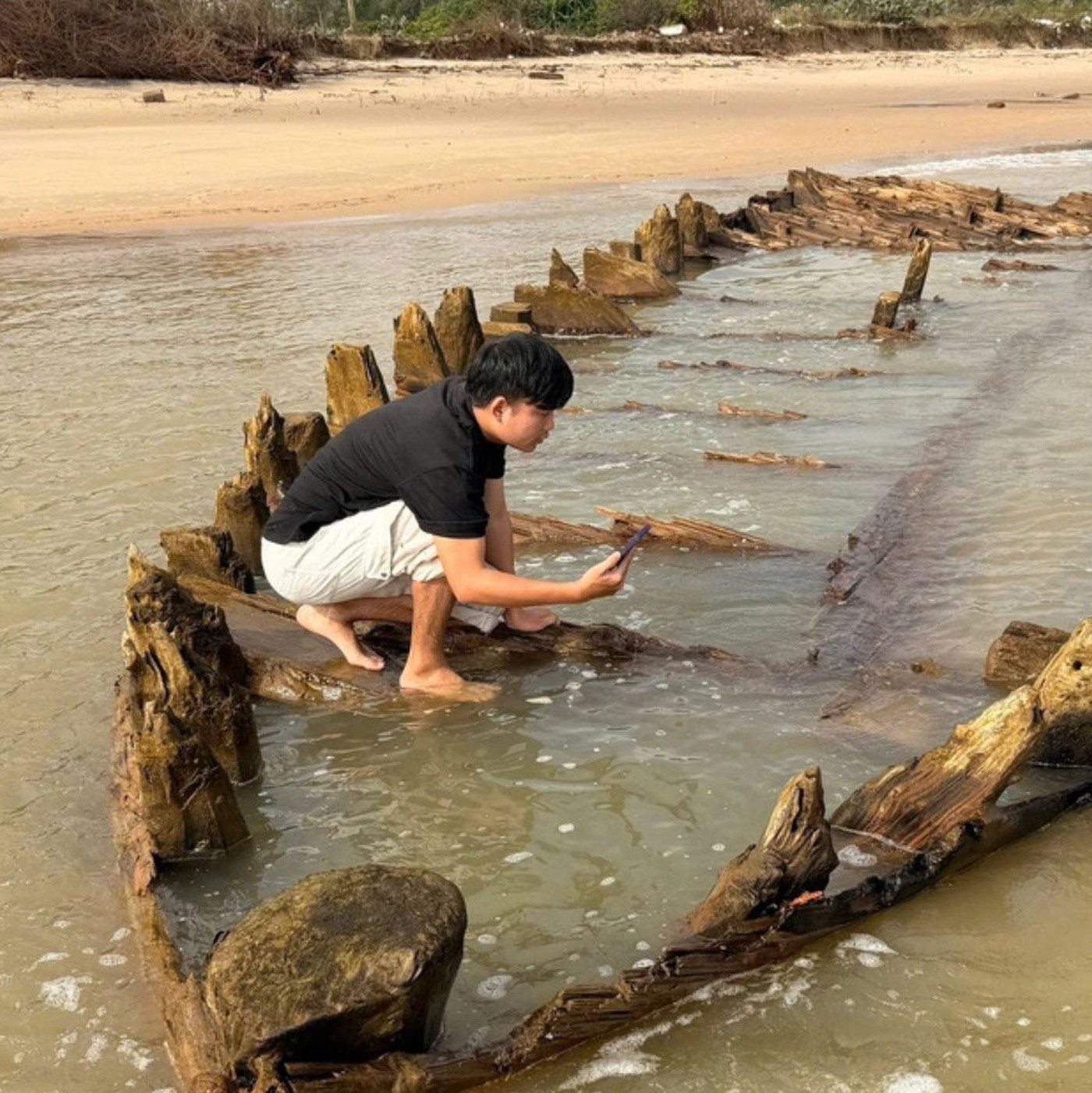 Bàn phương án khai quật tàu cổ ở biển Hội An