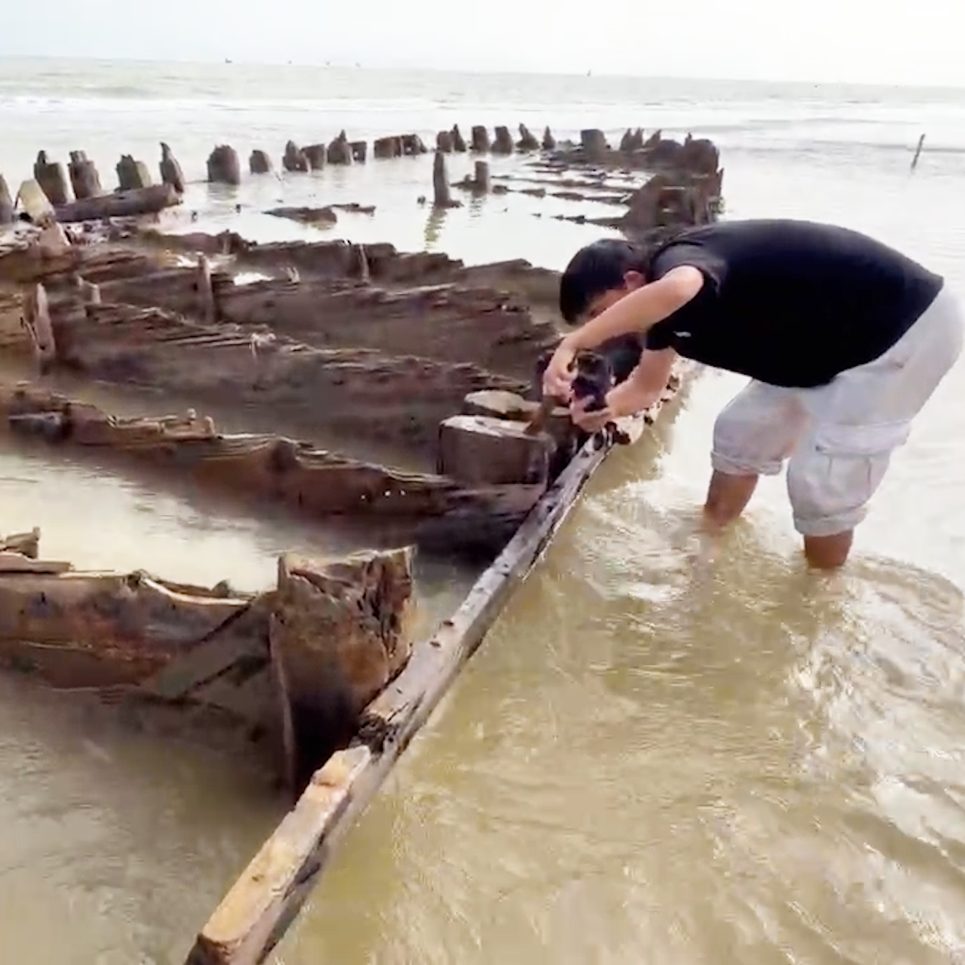 Bàn phương án khai quật tàu cổ ở biển Hội An