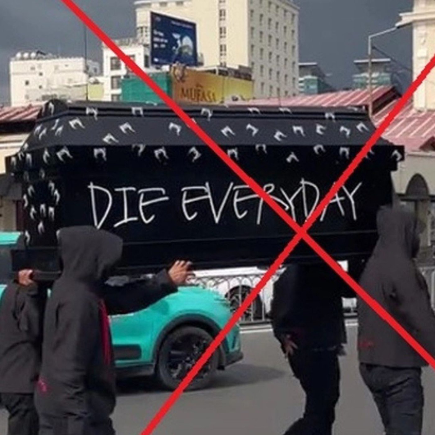 Truy tố 11 bị can trong ekip 'khiêng hòm' trước chợ Bến Thành