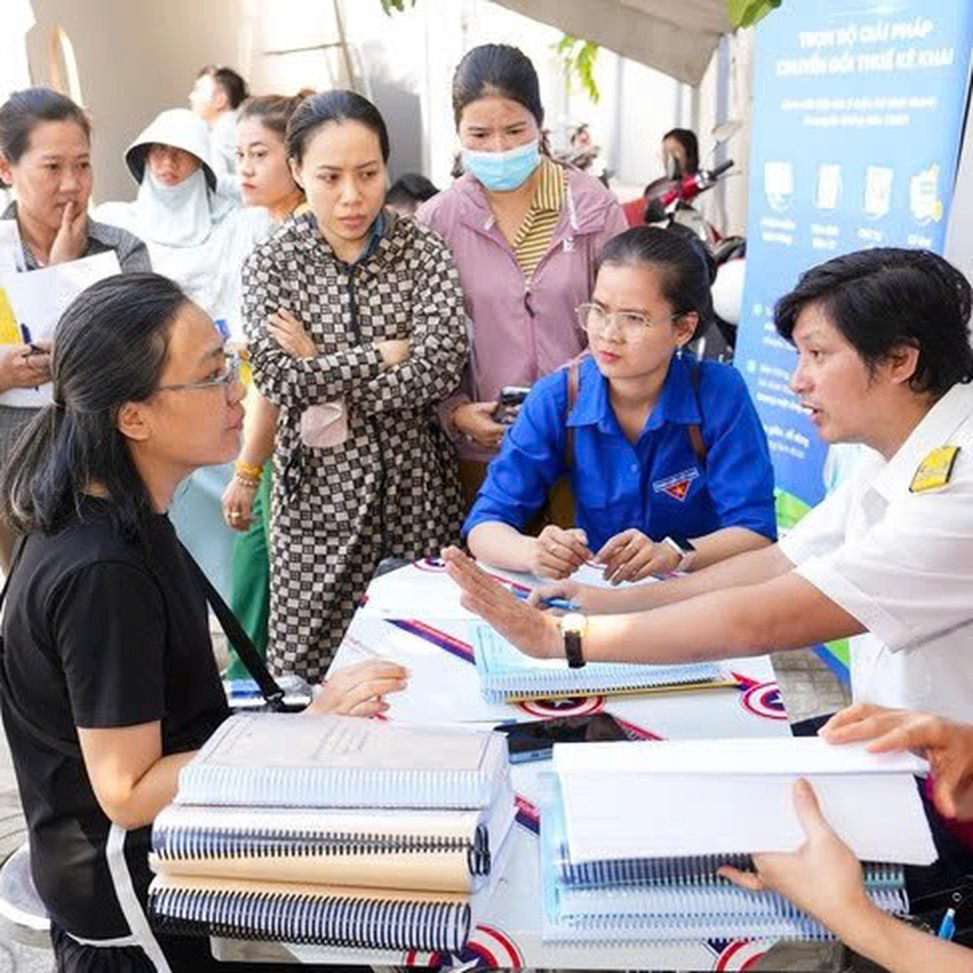 Sẽ nâng ngưỡng doanh thu tính thuế đối với hộ kinh doanh