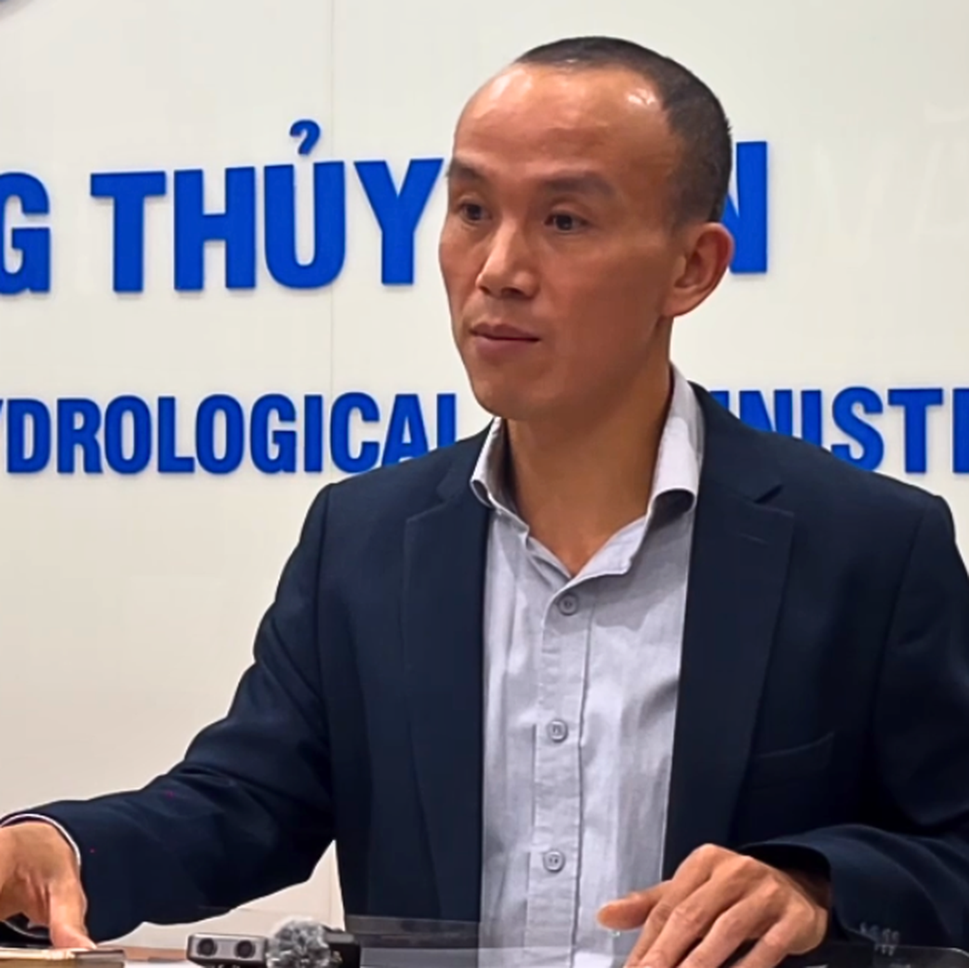 Vì sao bão số 15 sẽ đi chậm lại và liên tục đổi hướng?