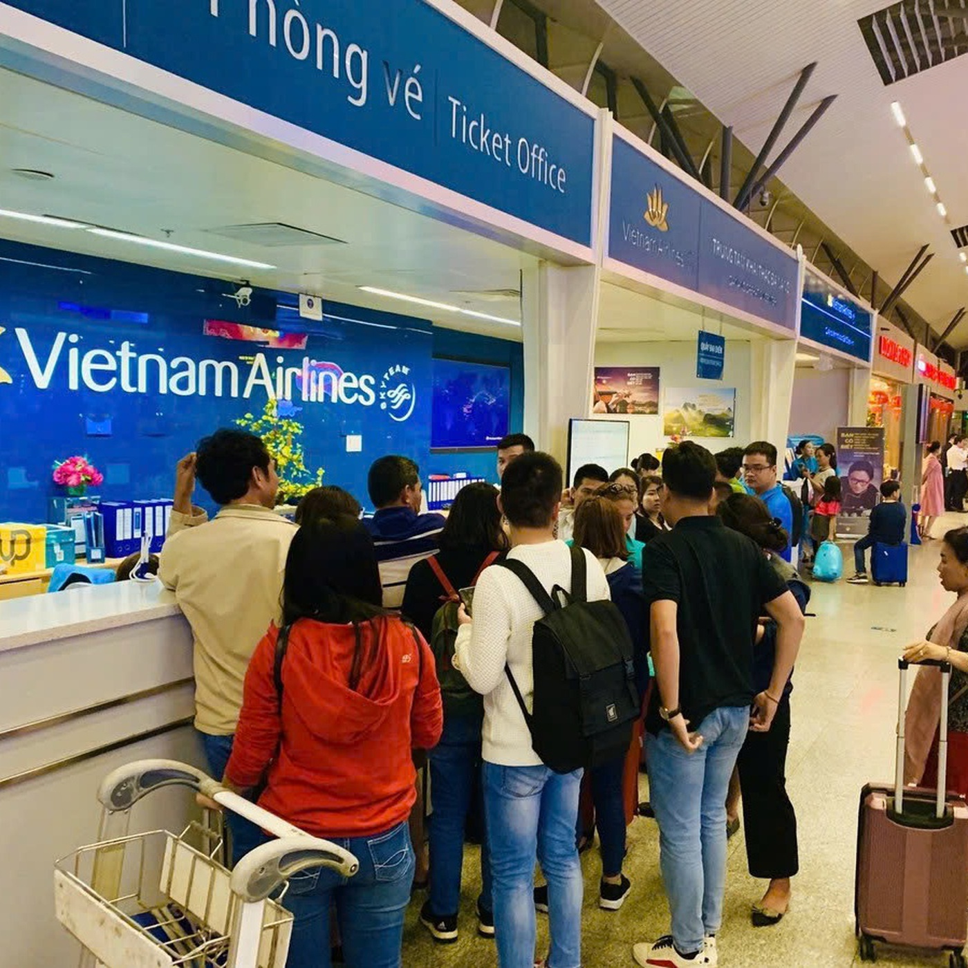 Khách choáng váng vì giá vé máy bay Tết cao ngất, hãng bay lý giải ra sao?