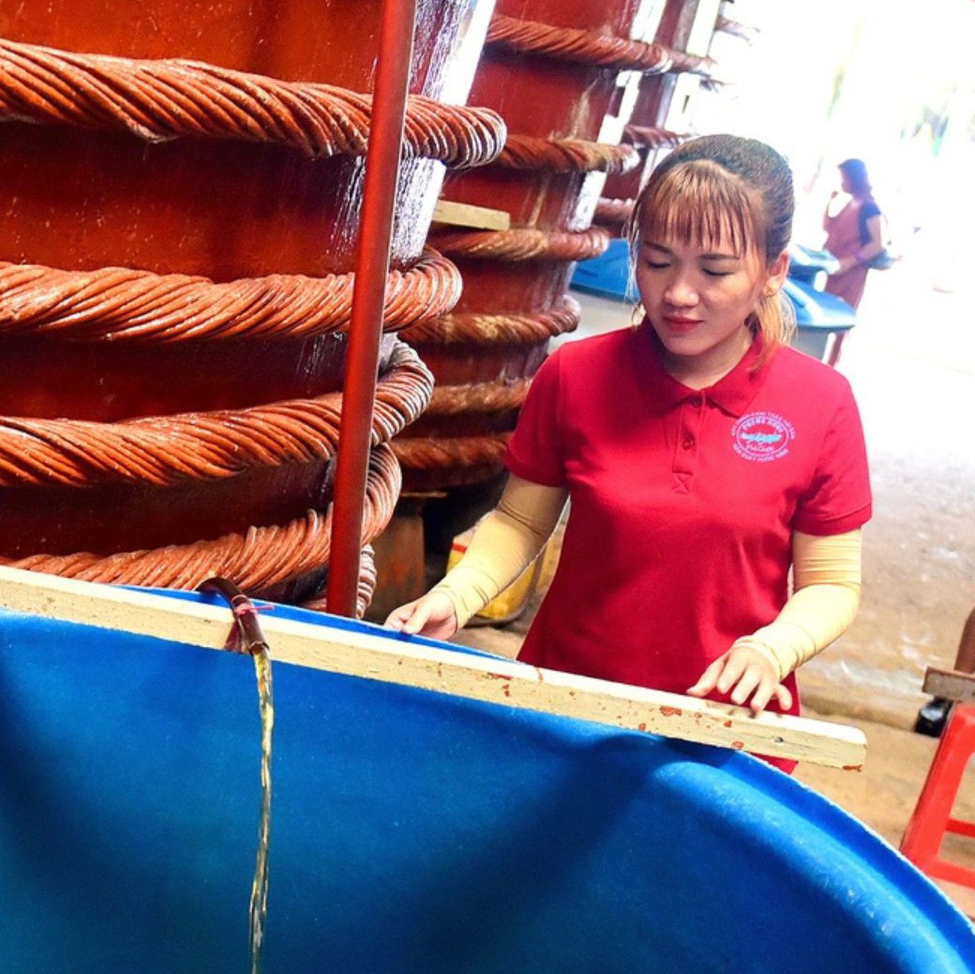 Nước mắm và rượu đế, hương vị quê nhà Việt qua mắt người ngoại quốc