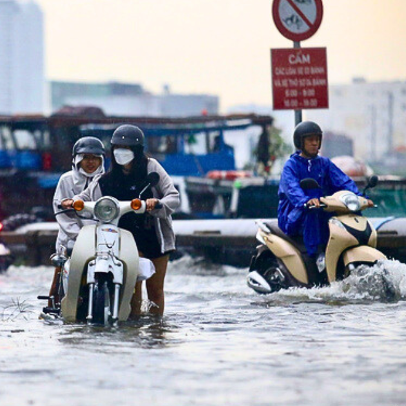Cảnh báo ngập nặng tại TP.HCM và Nam Bộ do ảnh hưởng bão Kalmaegi và triều cường
