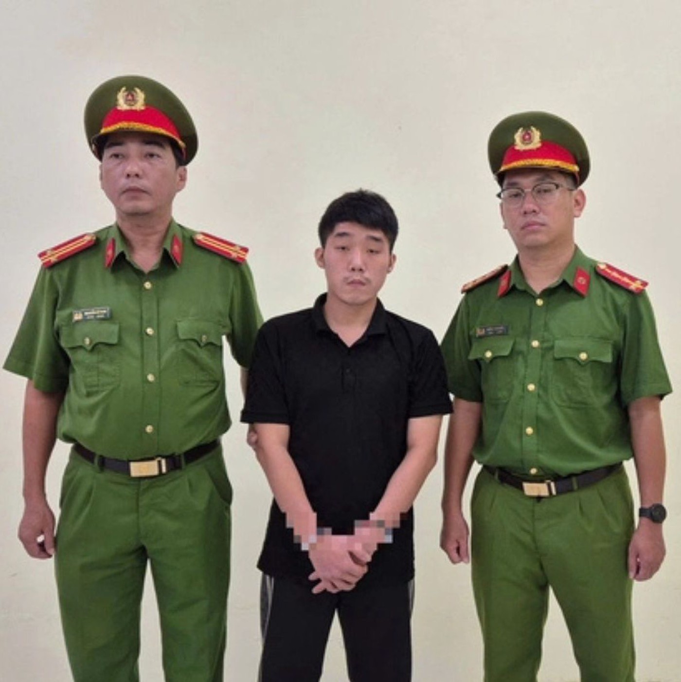 TikToker 'Dù Bầu Trời' khai gì khi bị khởi tố, tạm giam vì gây chia rẽ dân tộc?