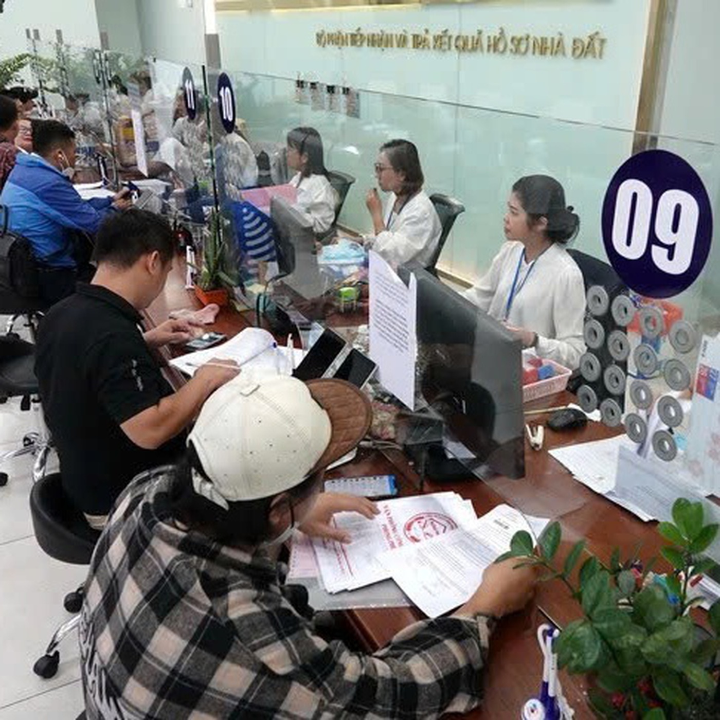 Chuyển mục đích sang đất ở: Làm sao để người dân không phải ‘mua lại đất của chính mình’?
