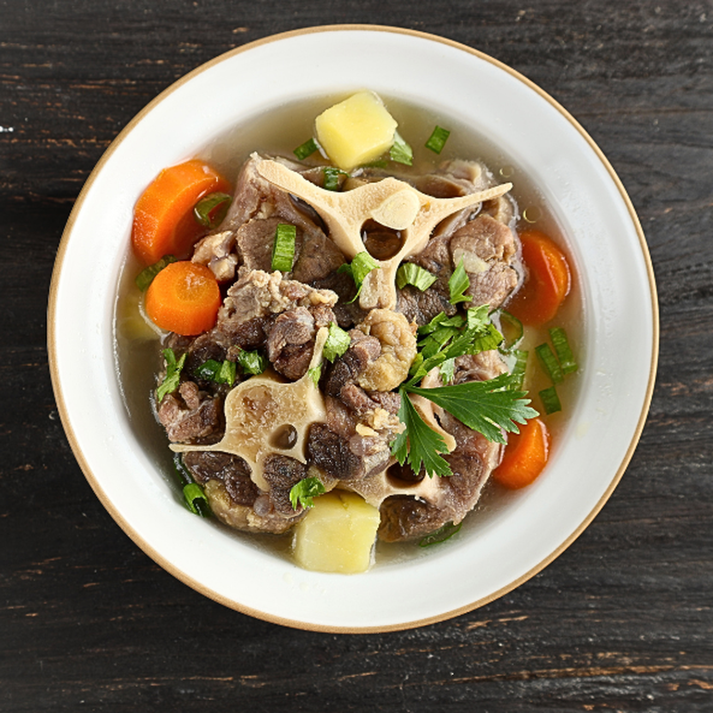 Những lầm tưởng phổ biến về nước hầm xương