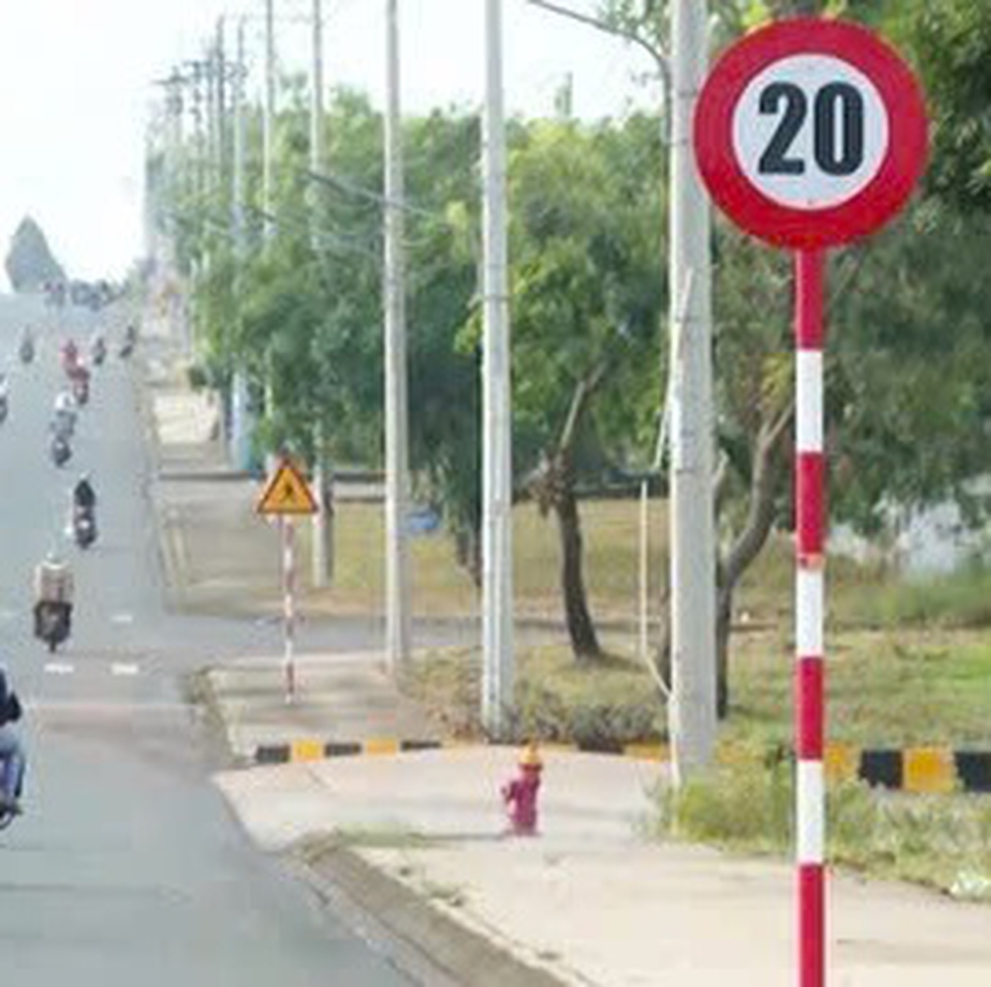 Tháo dỡ biển báo giới hạn tốc độ 20km/giờ ở Đồng Nai sau phản ánh của người dân