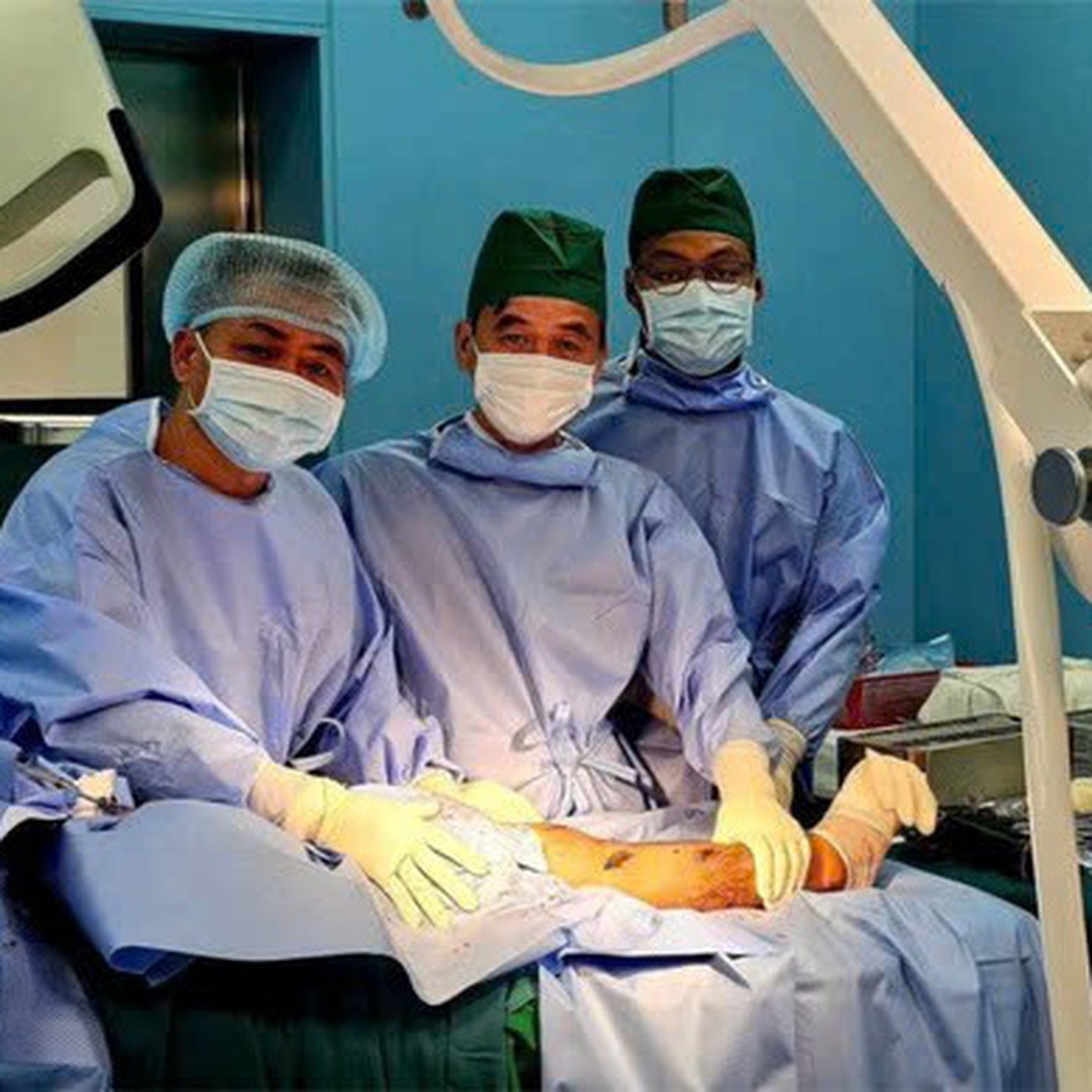 Tăng lương bác sĩ, dược sĩ như thế nào để tránh 'chảy máu chất xám' ngành y?