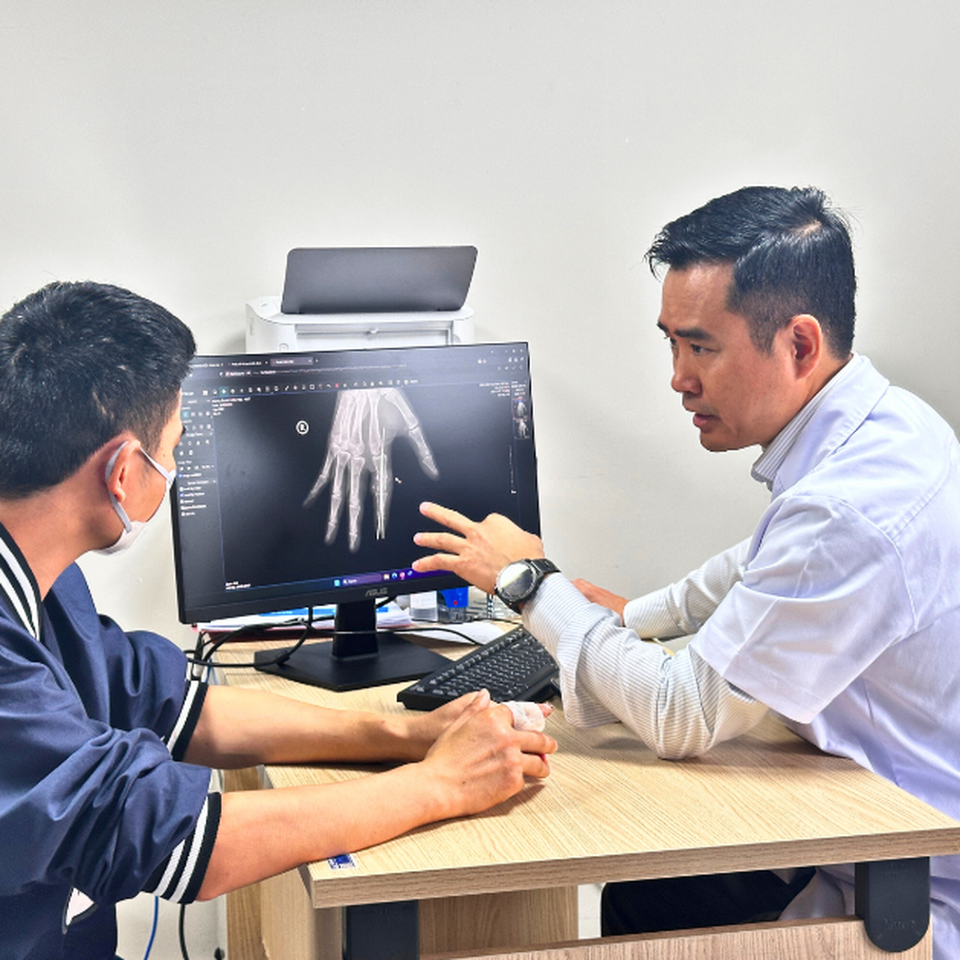 Ngón tay đứt rời sau 25 giờ vẫn nối lại được: Khuyến cáo của bác sĩ chuyên khoa