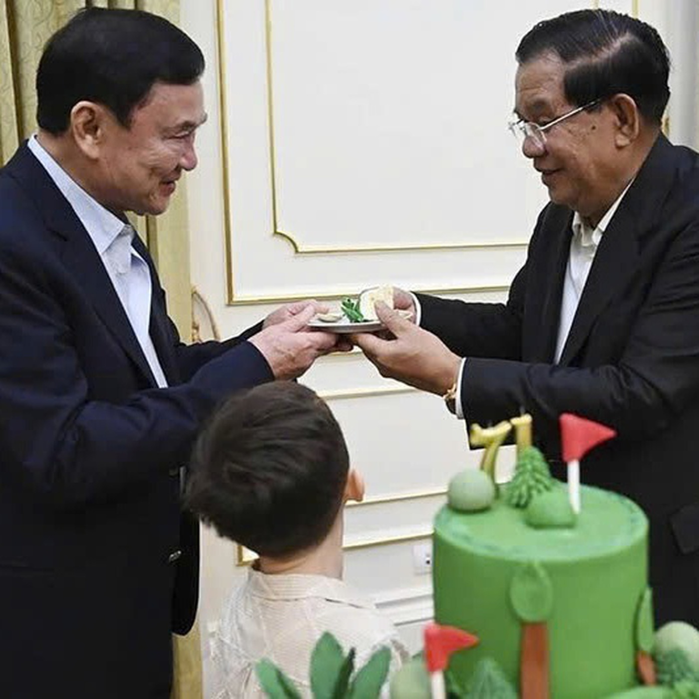 Ông Hun Sen chỉ trích cựu thủ tướng Thái Lan, dọa tố gia đình ông Thaksin 'phản quốc'