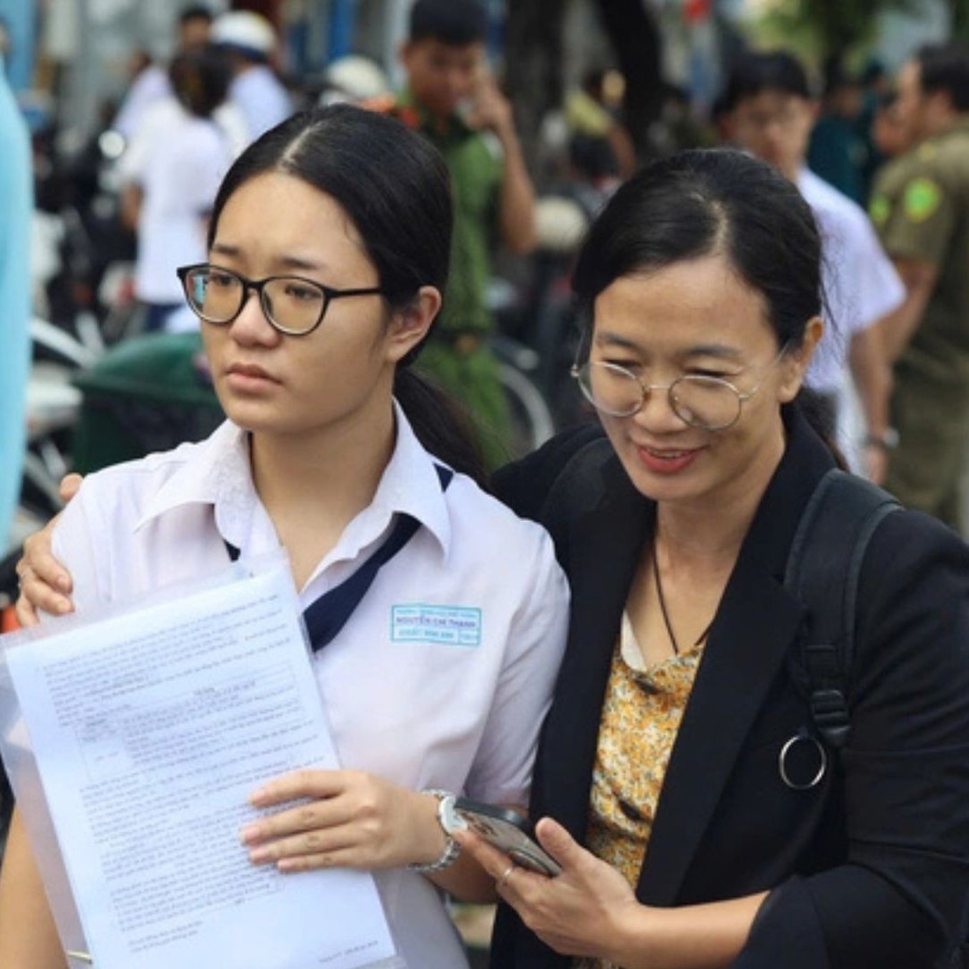 Đề thi khó, điểm chuẩn đại học 2025 sẽ biến động ra sao?