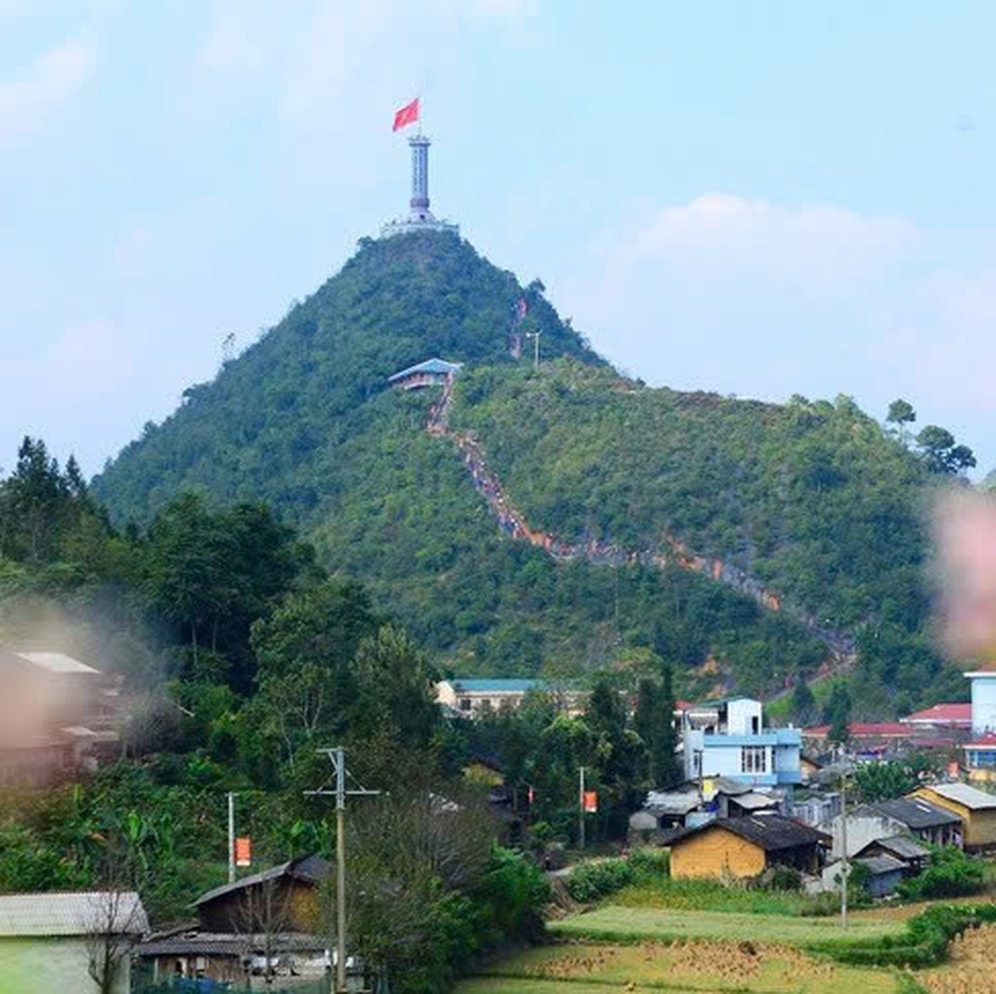 Tỉnh thành nào có 2 sân bay, 4 điểm cực của Việt Nam giờ thuộc địa phương nào sau sáp nhập?