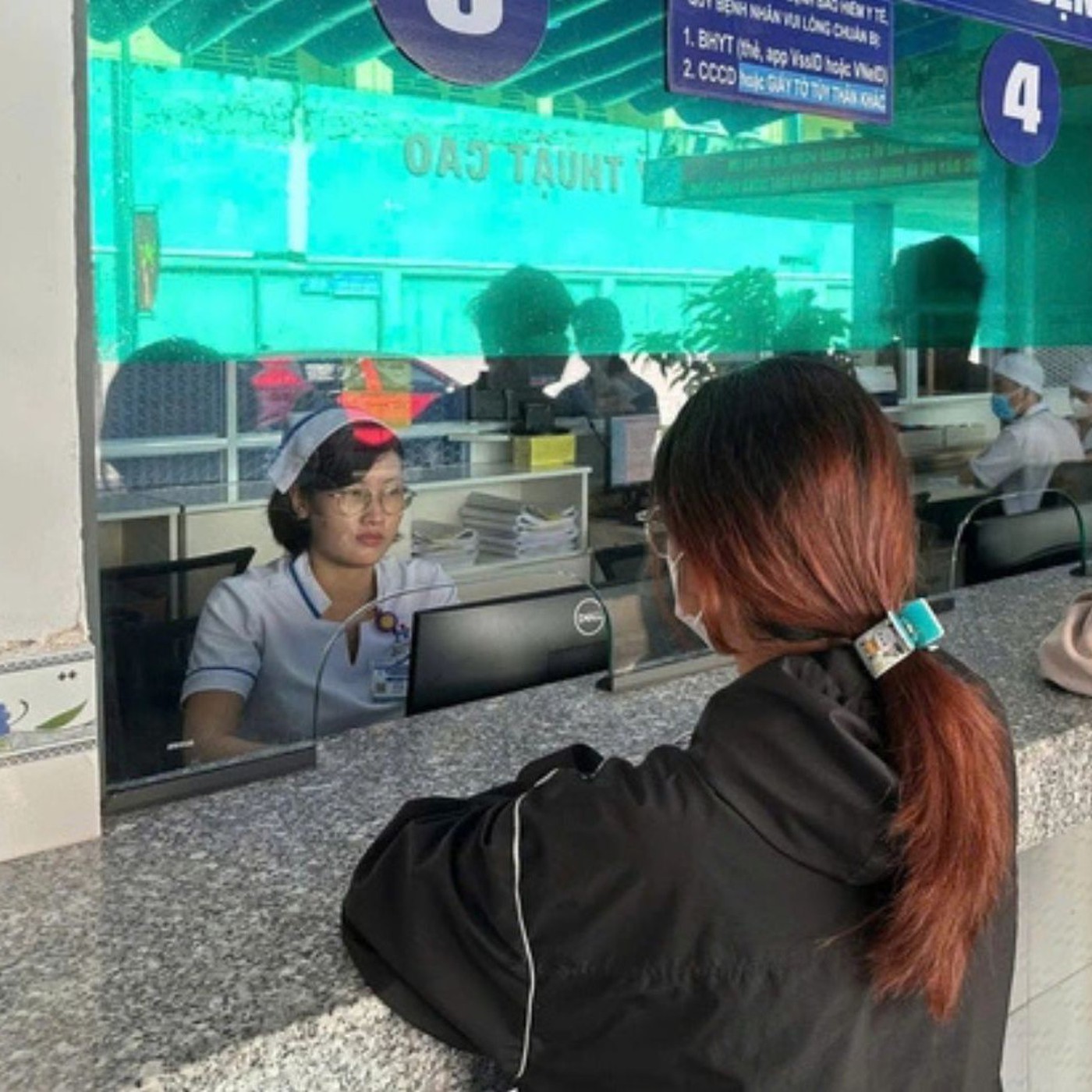 Người có thẻ bảo hiểm y tế chuyển đổi nơi khám ra sao sau khi TP.HCM sắp xếp lại hệ thống y tế cơ sở?