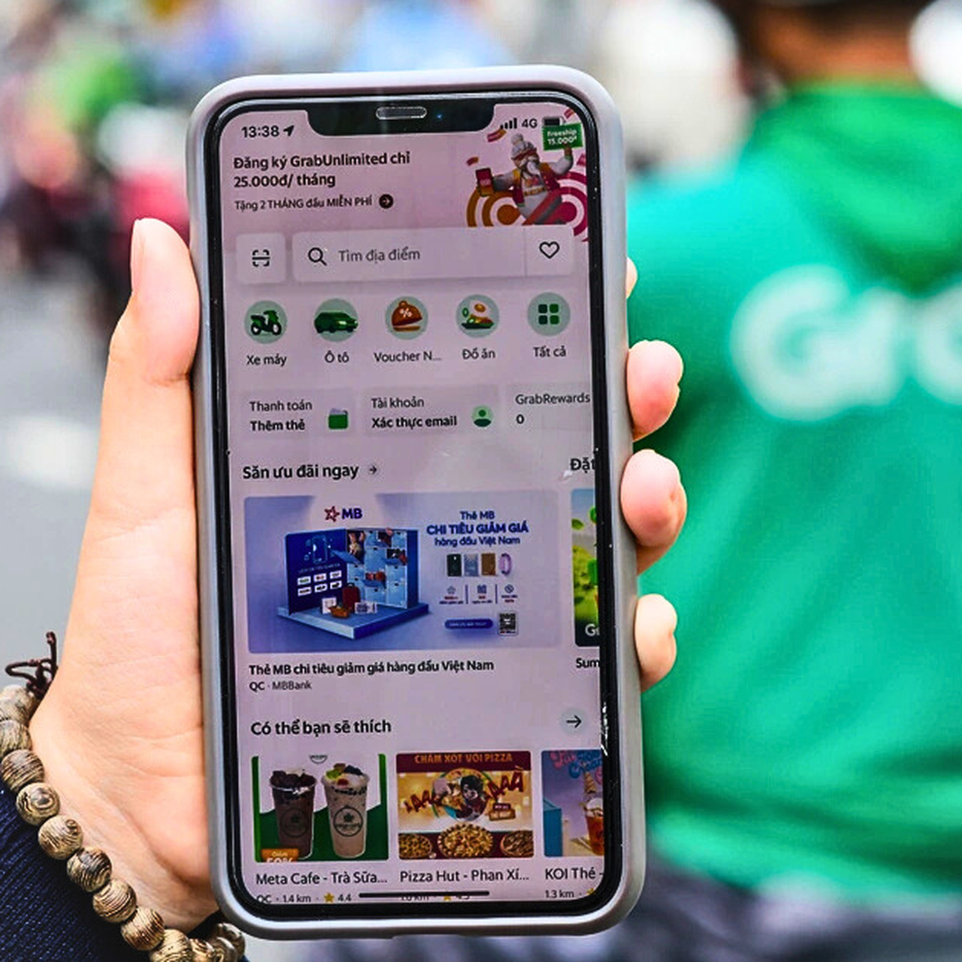 Grab thử nghiệm dịch vụ chở chó mèo ở TP.HCM, hành khách cần lưu ý gì?