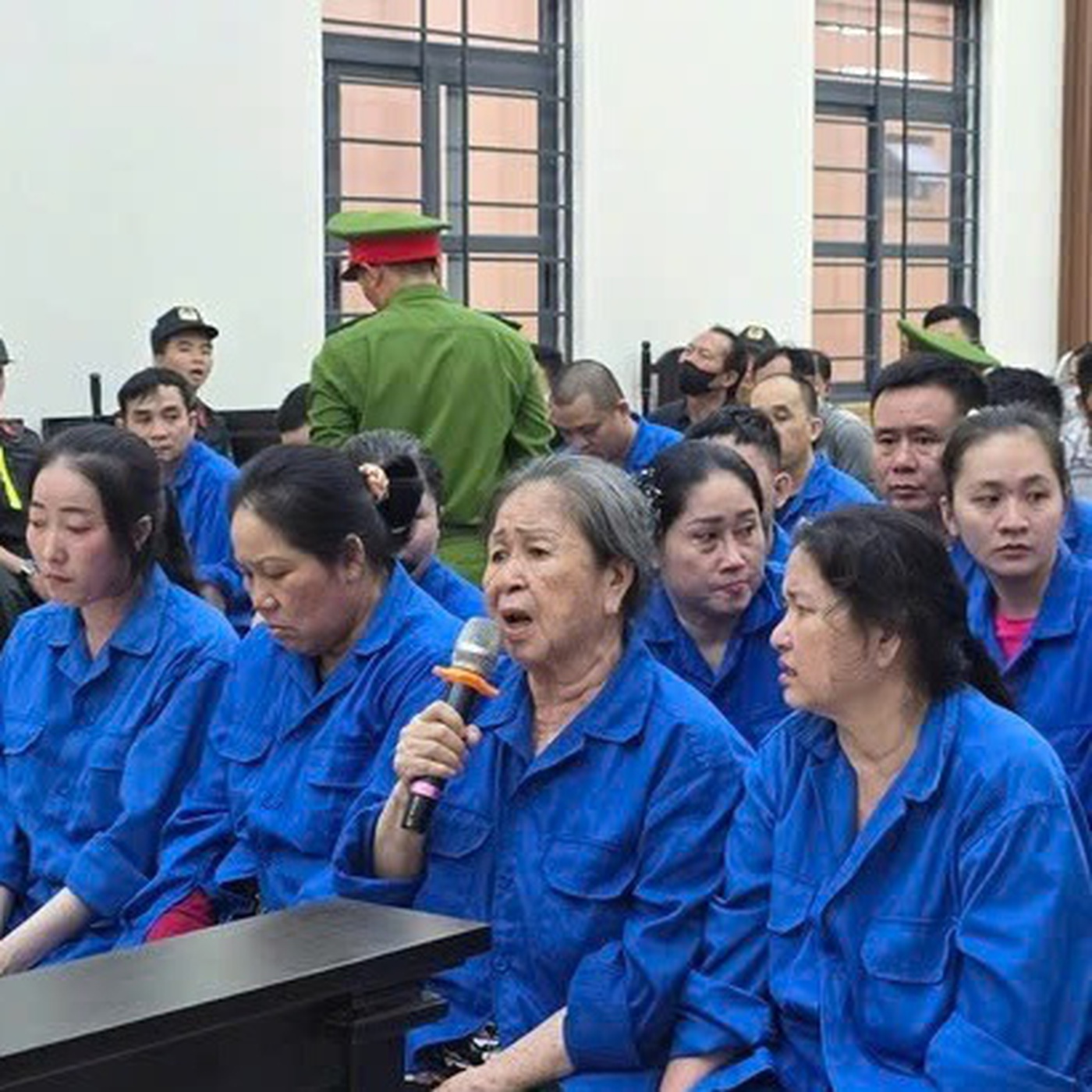 Lời khai của người mẹ đưa con gái chưa đủ 16 tuổi vào đường dây mại dâm để lấy tiền trả nợ