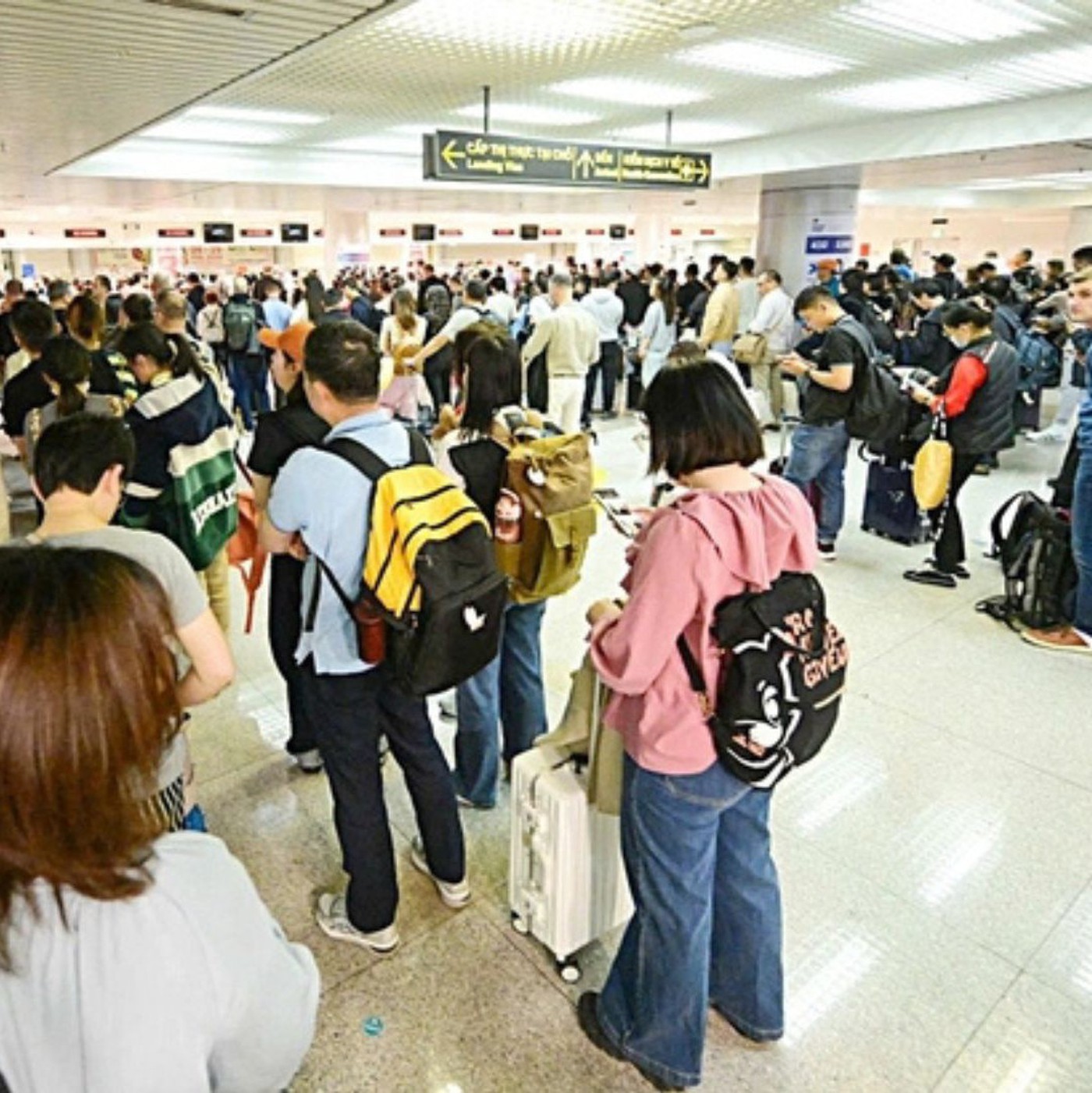 Vé máy bay Tết Bính Ngọ khan hiếm, nhiều chặng ngang giá bay quốc tế