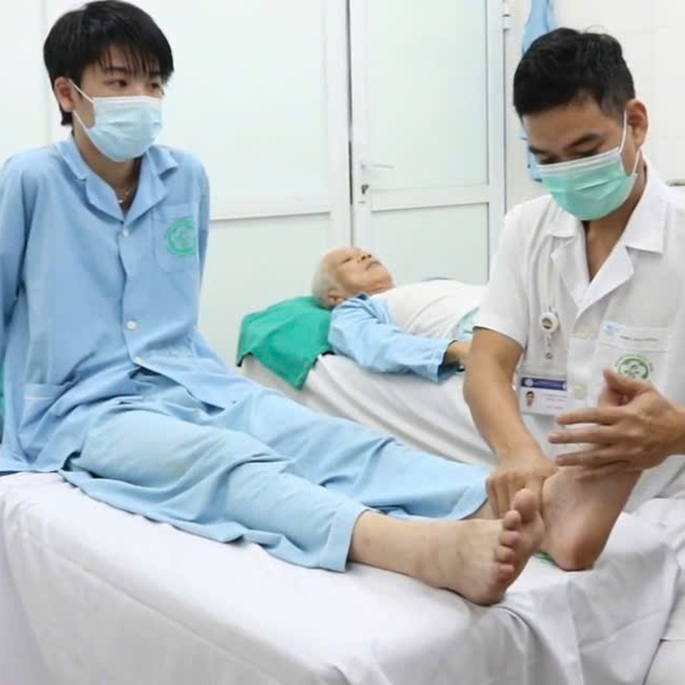 Nam sinh viên bị liệt vận động vì một thói quen, bác sĩ khuyến cáo thay đổi ngay episode artwork