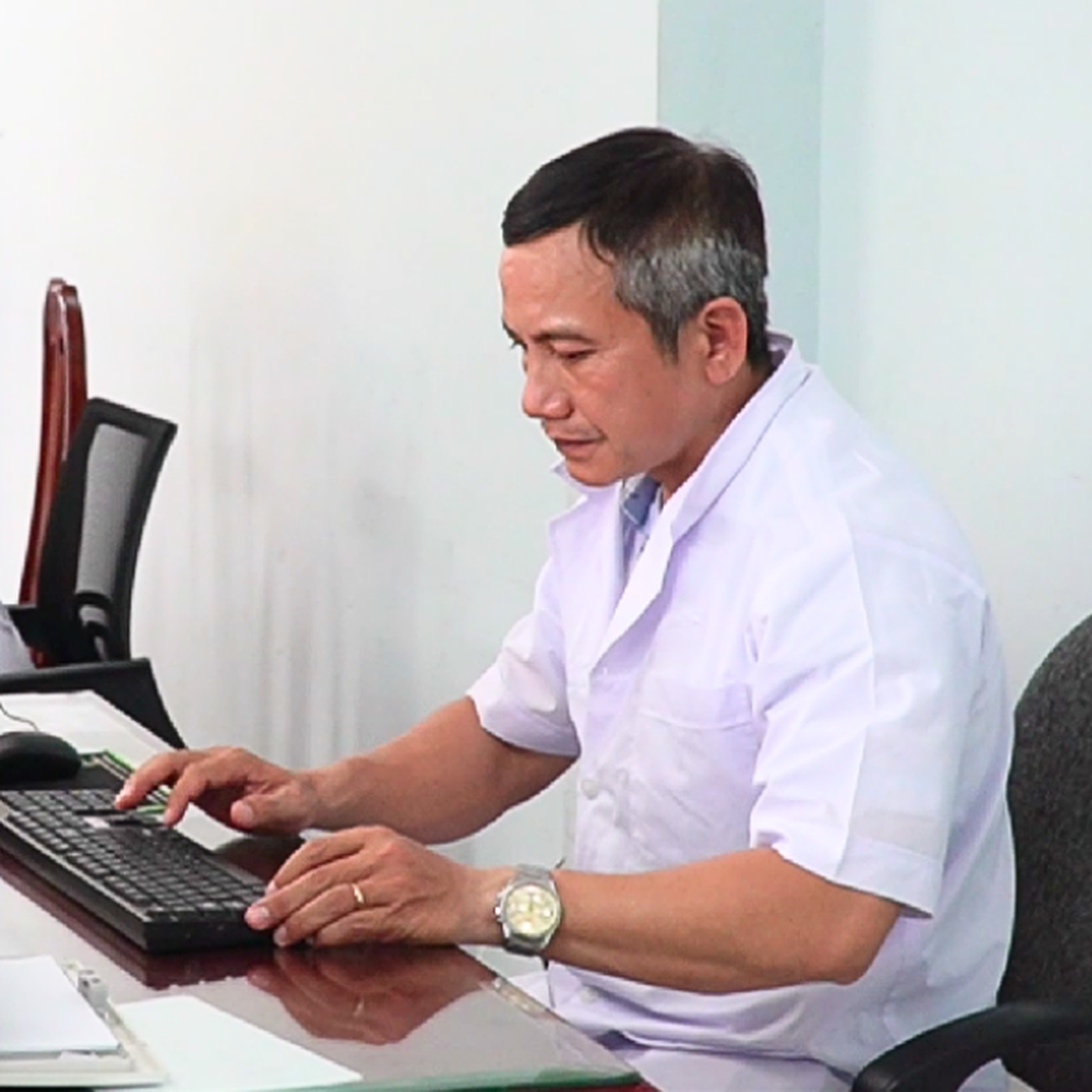 Nhiều trạm y tế ở Cà Mau thiếu người, thiếu thiết bị sau hợp nhất: Lãnh đạo Sở Y tế nói gì? episode artwork