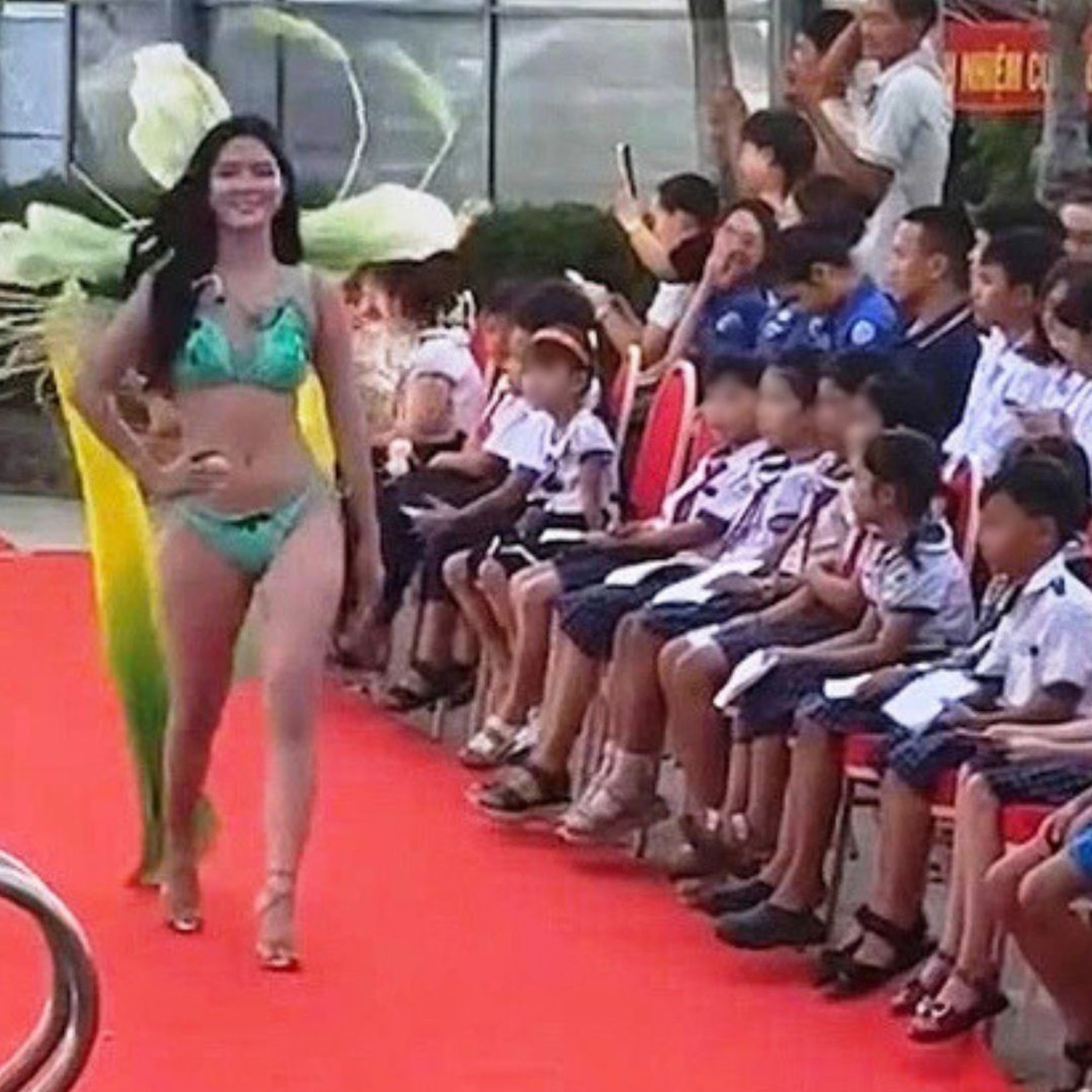 Ban tổ chức cuộc thi hoa hậu xin lỗi vì để thí sinh trình diễn bikini trước mặt học sinh tại đảo Lý Sơn