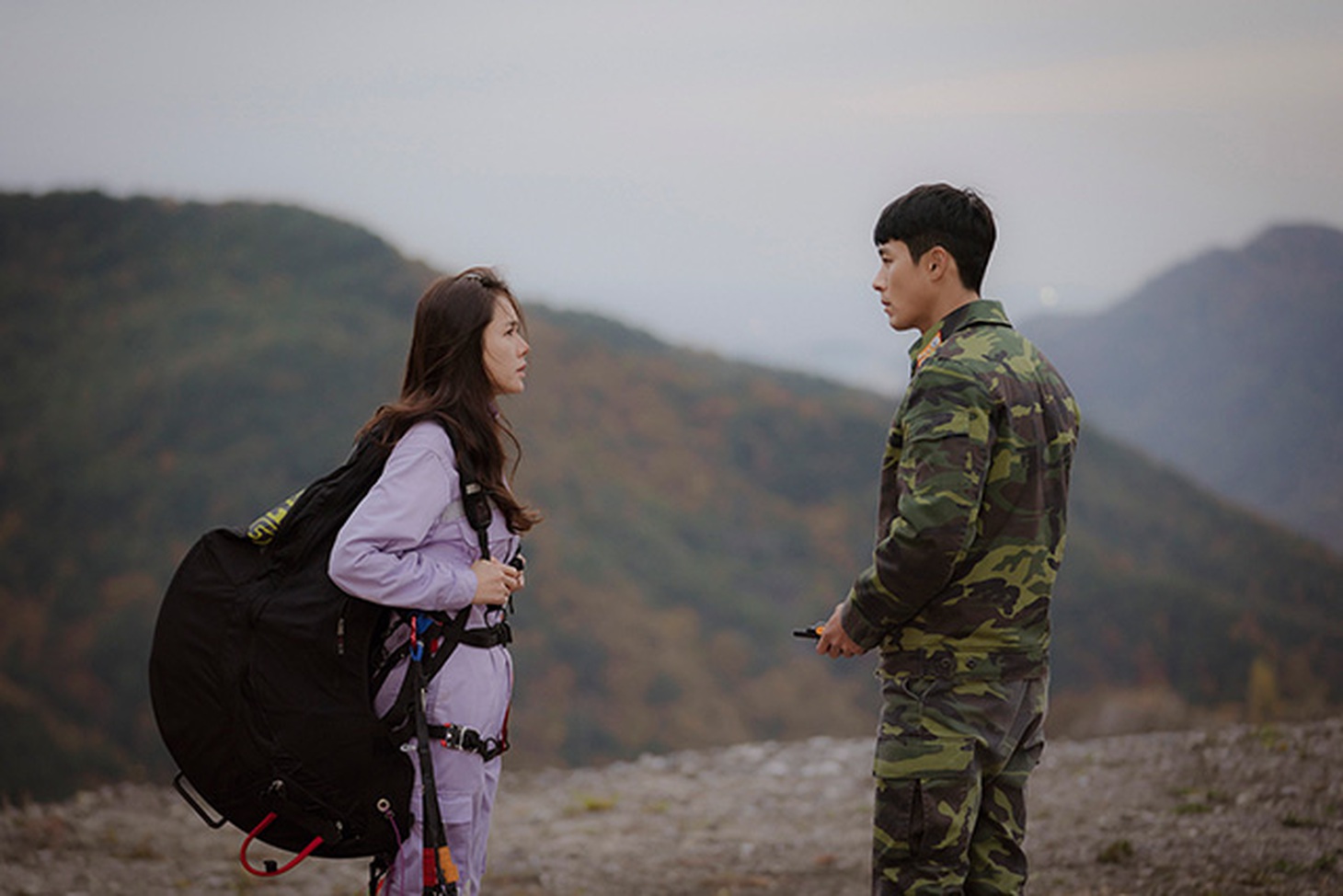 Crash Landing on You: Tình xuyên biên giới của Son Ye Jin và Hyun Bin - Ảnh 11.