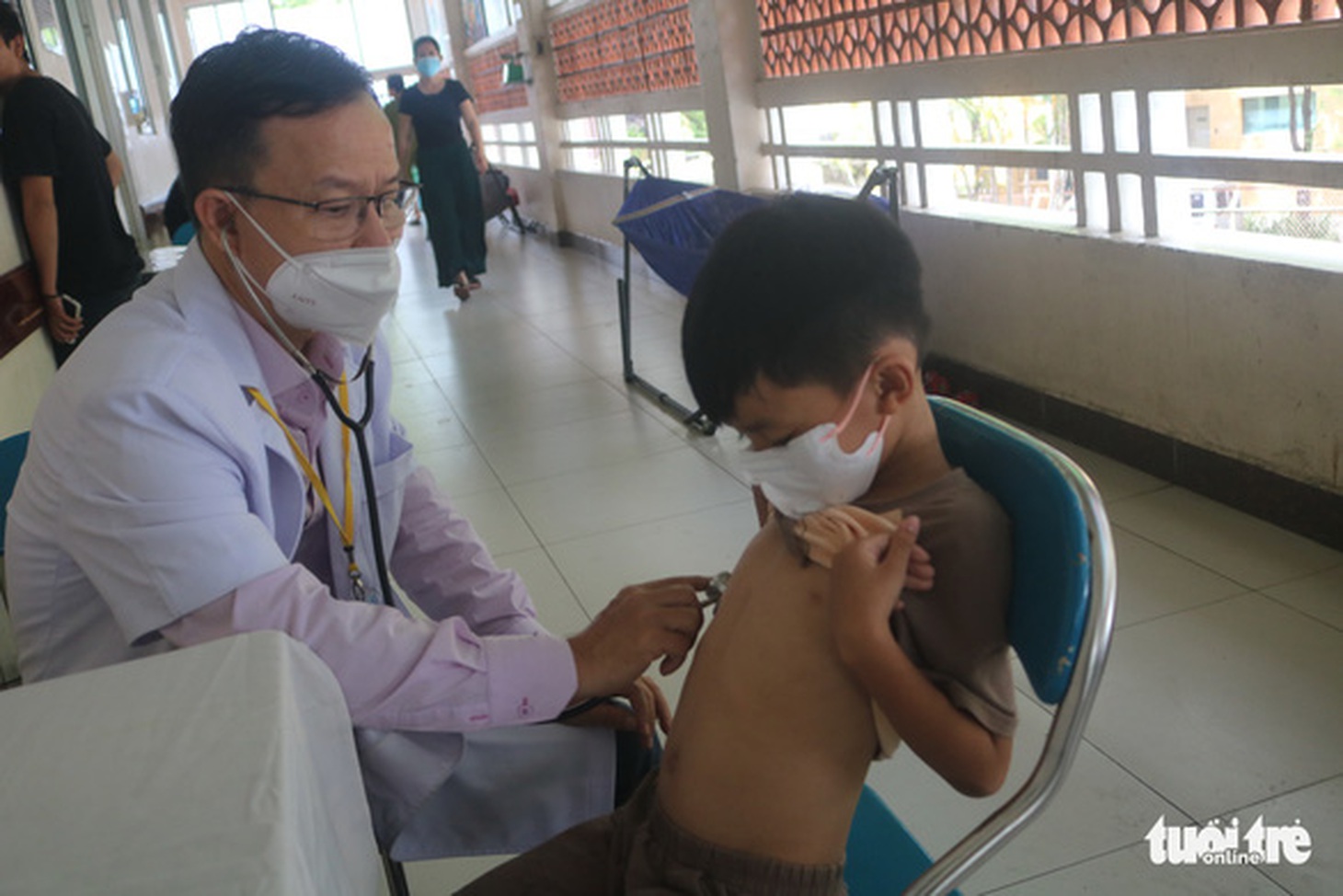 Phản hồi 10-10: Hợp lực vì một nhà vệ sinh sạch; Khâm phục nữ bác sĩ tương lai... - Ảnh 1.
