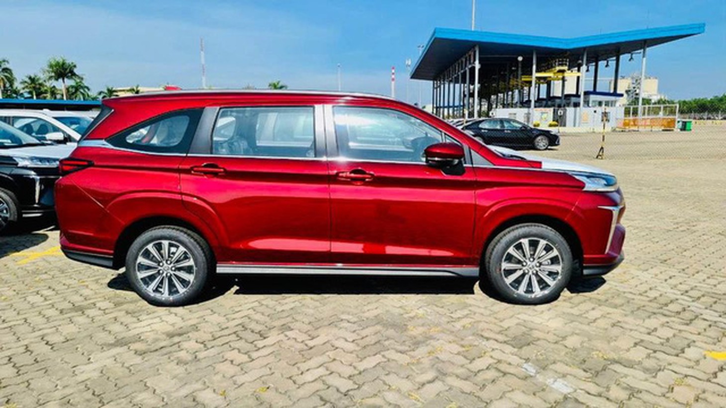 Lô Toyota Veloz Cross đầu tiên về Việt Nam: Xe gầm cao thay Innova và Rush cạnh tranh Xpander - Ảnh 10.