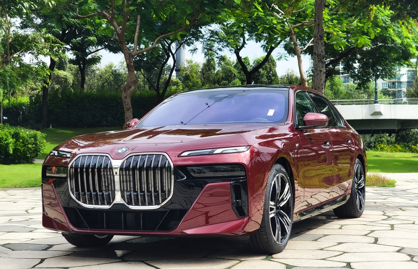 Giá bán BMW 7-Series 2023 nay chỉ còn từ 4,499 tỉ đồng - Ảnh: Đại lý BMW/Facebook