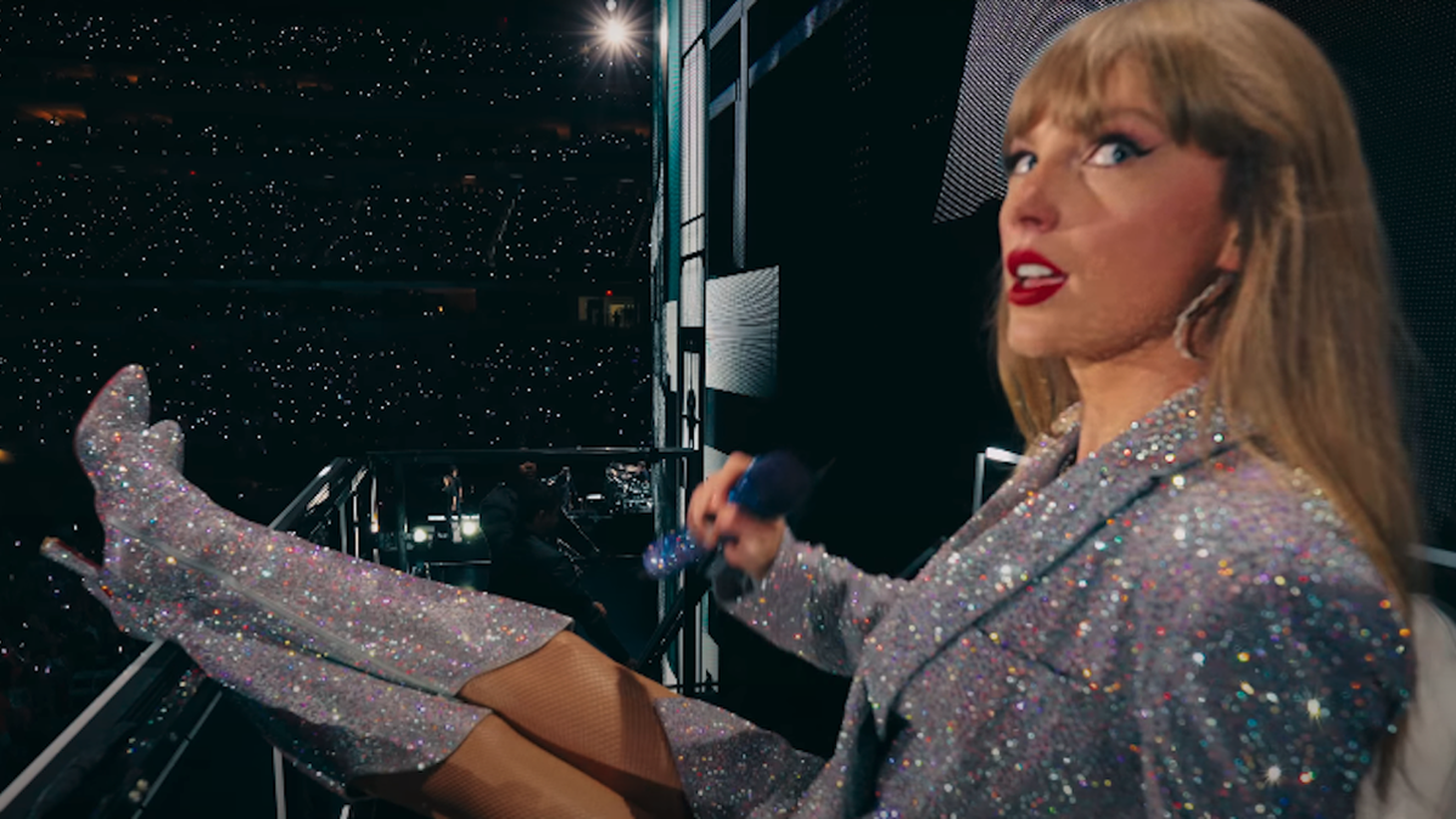 Taylor Swift trình diễn The Man - Ảnh: Cinema Blend