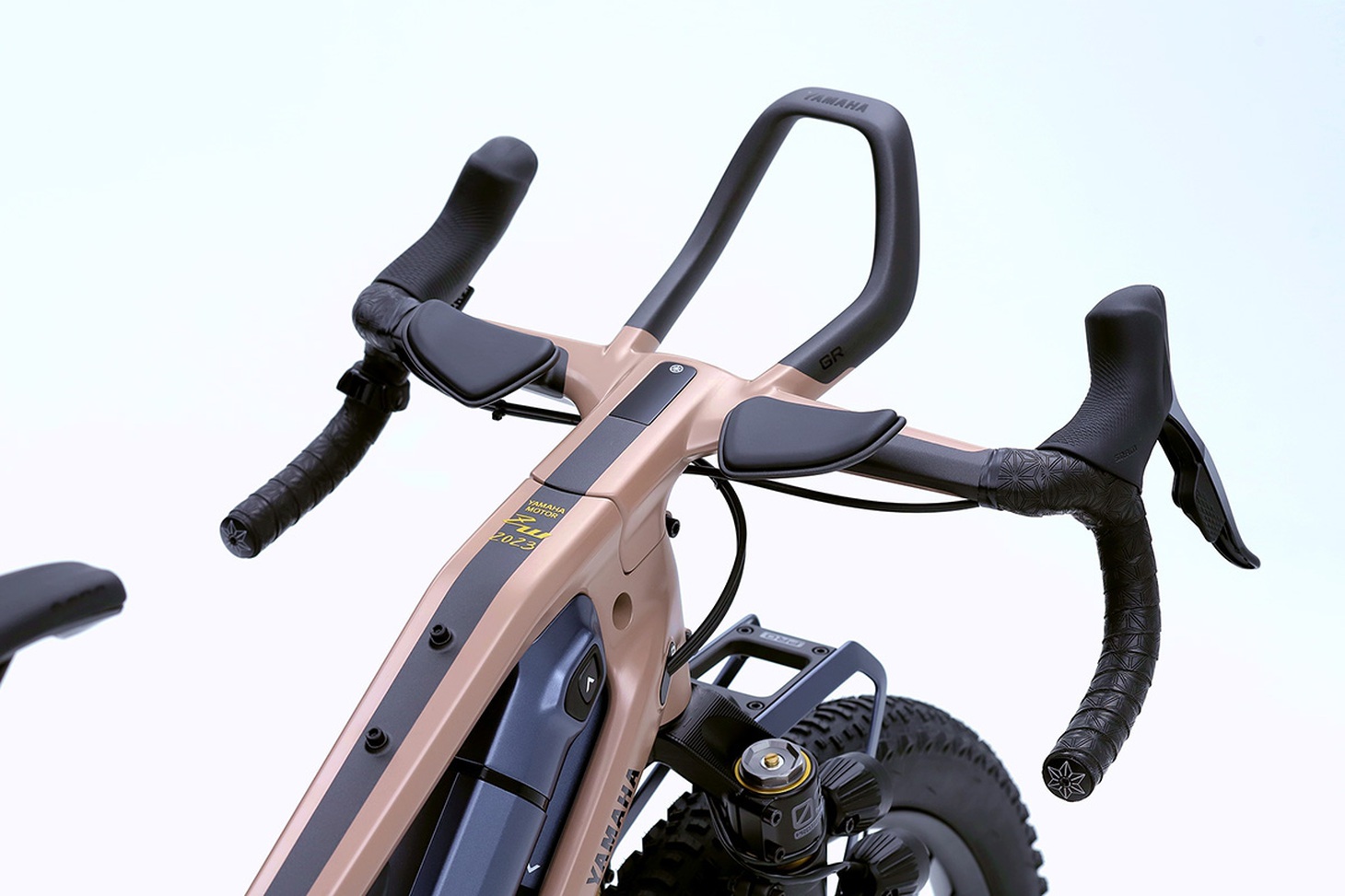 Yamaha chưa công bố thông số chi tiết, nhưng có thể dự đoán Y-01W AWD sẽ được phân loại vào nhóm xe đạp tốc độ ở châu Âu. Điều đó nghĩa là xe có thể đạt tốc độ 25km/h