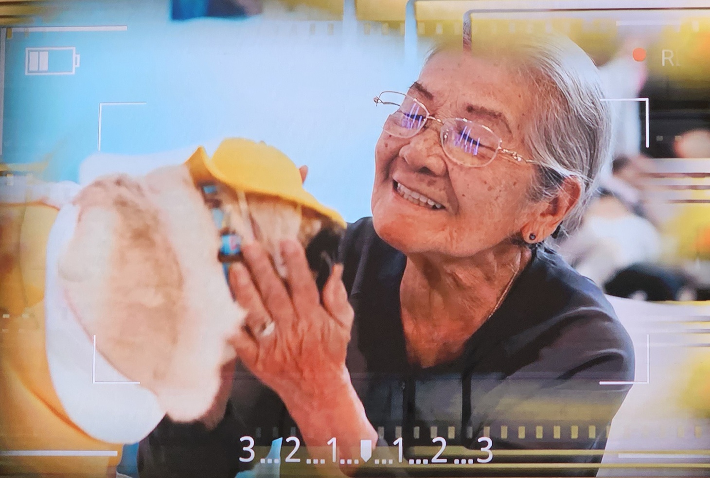 Vai diễn của nghệ sĩ Phi Điểu trong phim ngắn "Ai giết bánh bò" trong clip trình chiếu tại lễ bế mạc - Ảnh: MI LY