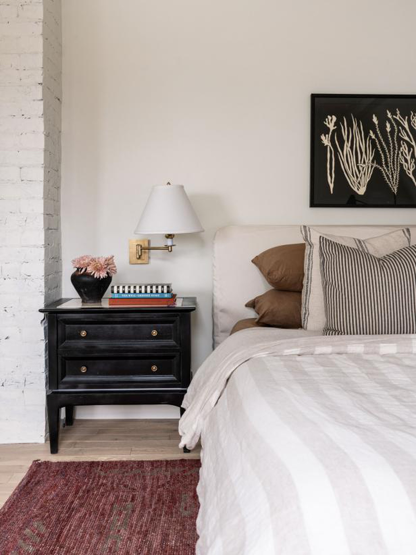 Sự chuyển tiếp trung tính với những đường kẻ sọc - Ảnh: HGTV