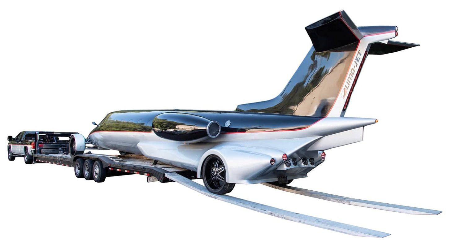 Nhà đấu giá Goldin mô tả: "Sản phẩm này là đỉnh cao trong làng limousine". Mặc dù vậy, đến nay vẫn chưa ai bỏ thầu cho chiếc xe, dù được đính kèm bán tải Chevrolet cùng rơ moóc Iron Bull để chở chiếc xe đi
