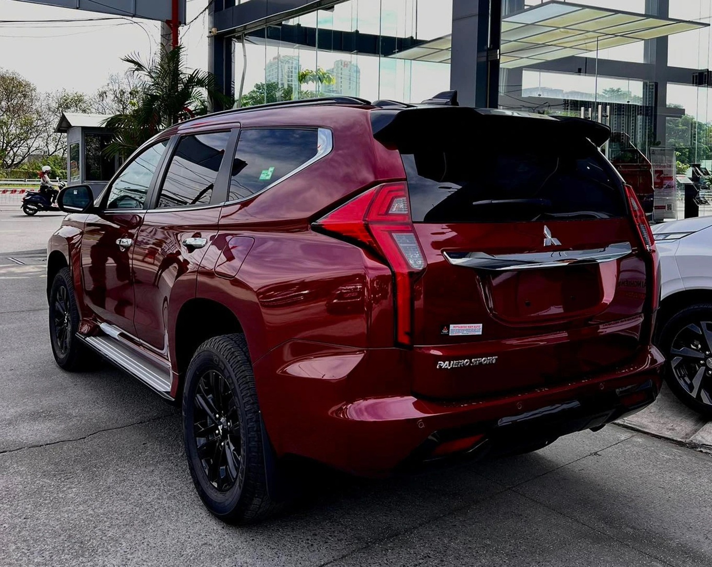 Mitsubishi Pajero Sport thêm bản mới tại Việt Nam: - Ảnh 8.